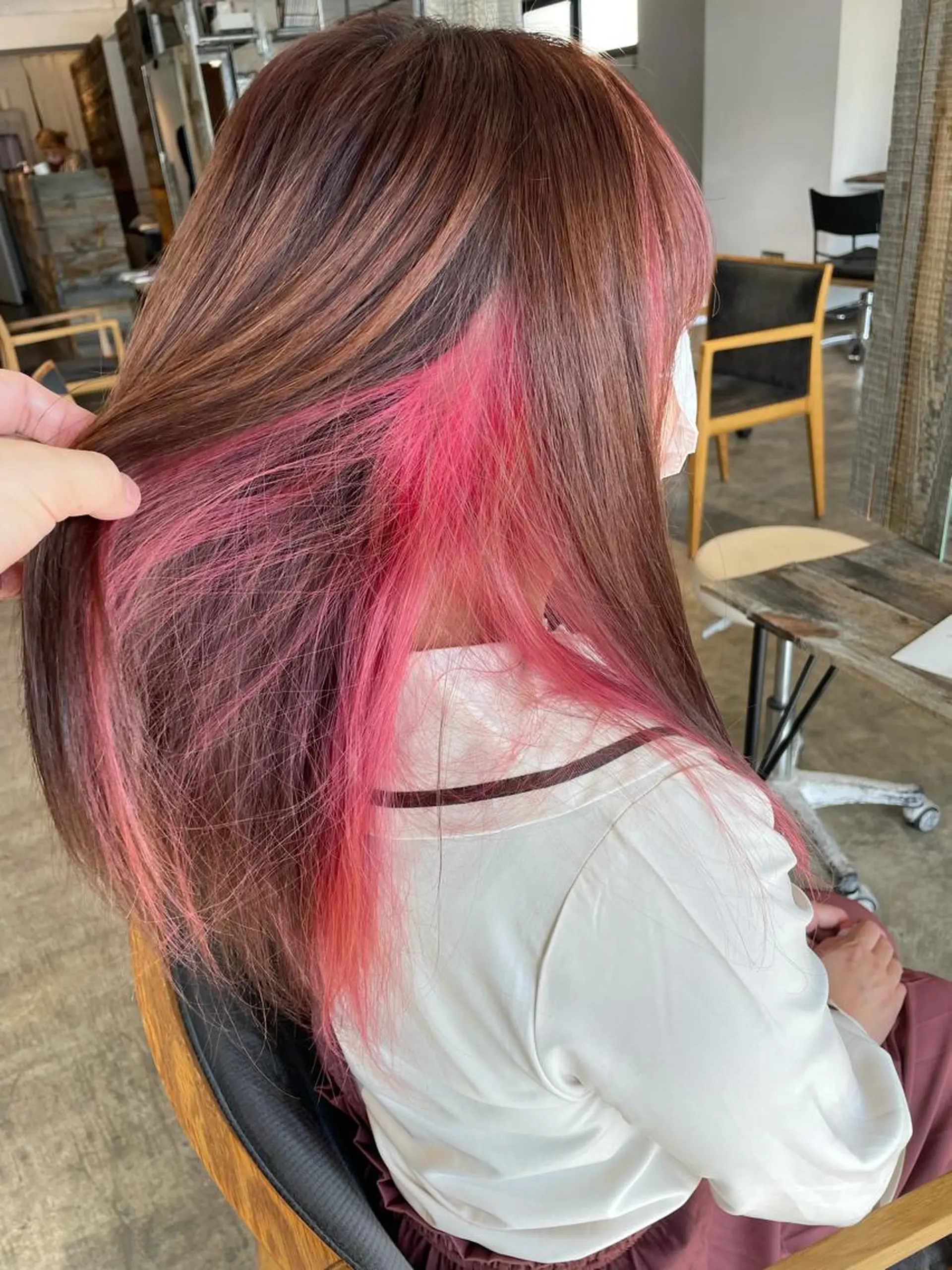 セミロング カラー インナーカラー ピンクカラー ヘアカラー トリートメント ハイトーン/レイヤー /ケアブリーチ石川治のヘアスタイル