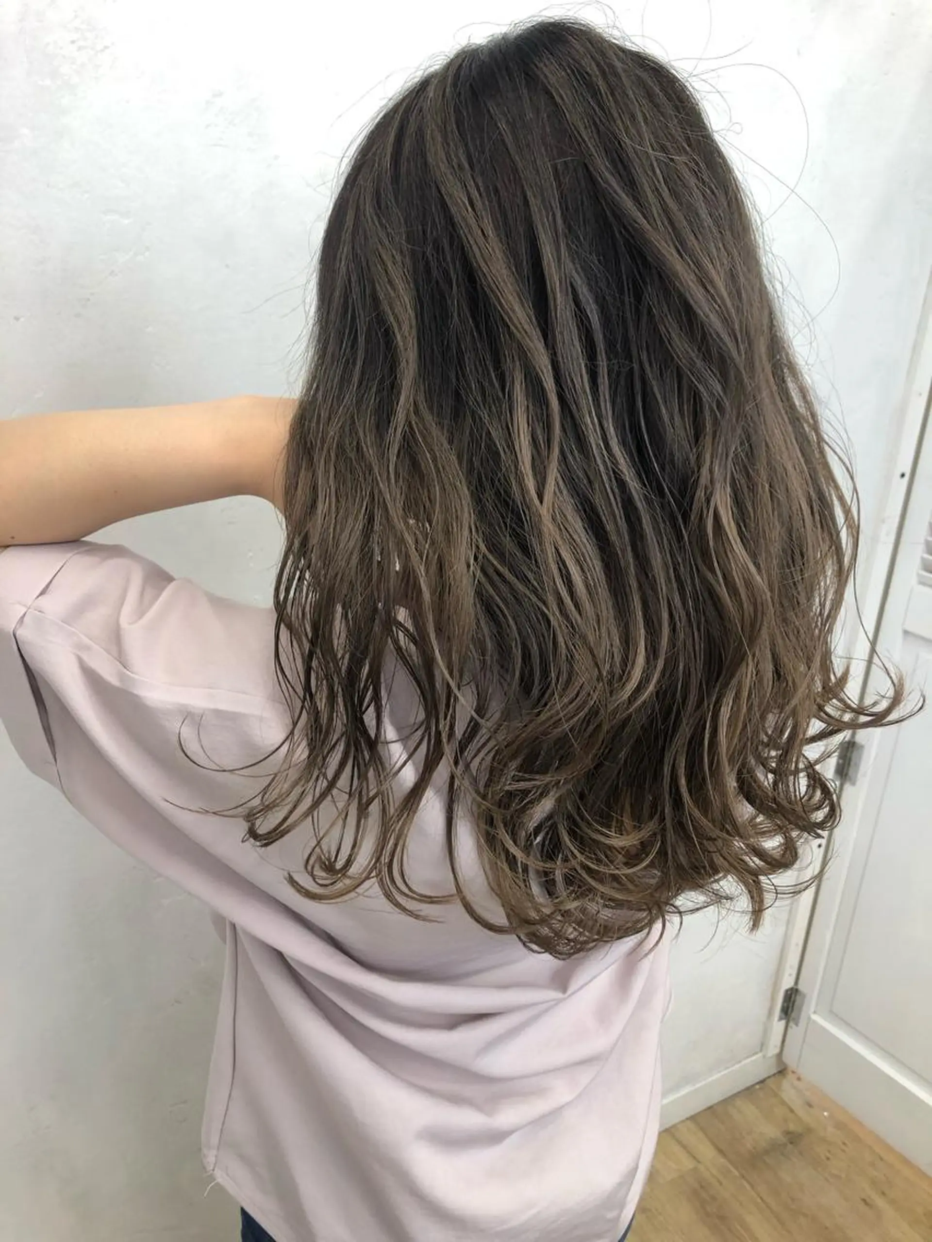 セミロング カラー バレイヤージュ レイヤーカット ヘアカラー トリートメント ブリーチカラーレイヤ ーカット🦋annaのヘアスタイル