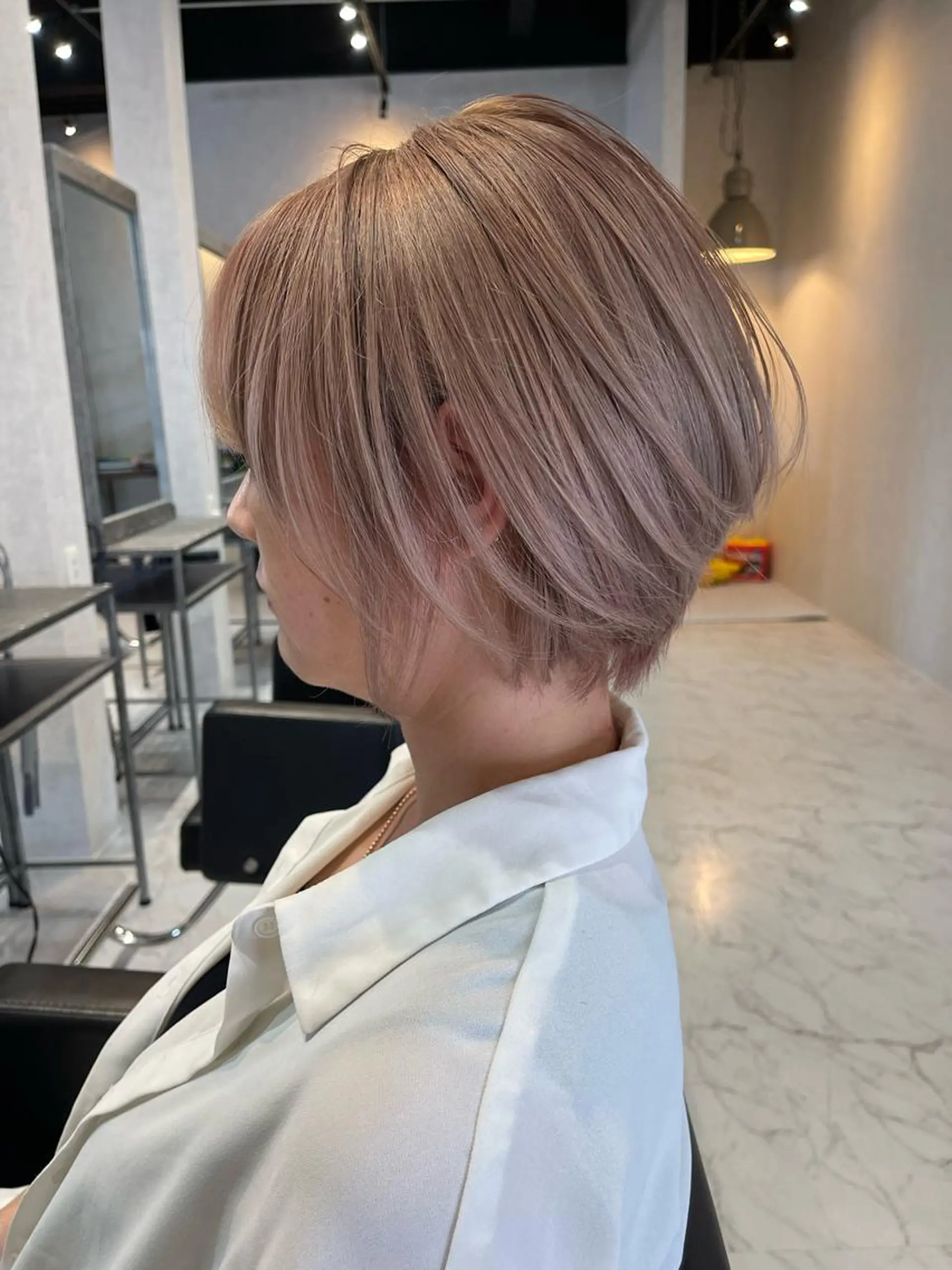 ショート カラー ヘアアレンジ バレイヤージュ デザインカラー ハイライトカラー 外国人風カラー ハイライト カット ヘアカラー トリートメント アンドウ ユウ/ レイヤーカット/韓国のヘアスタイル