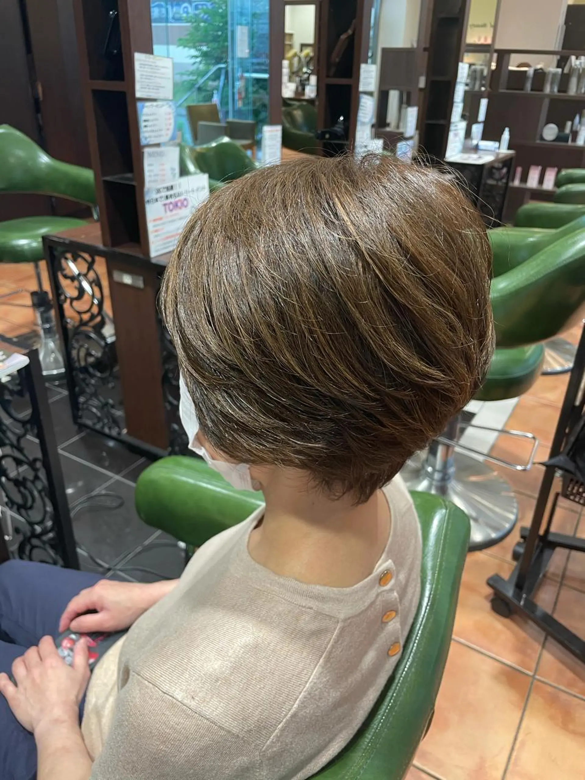 ショート ハイライト ヘアカラー カラーリスト菅澤 岳のヘアスタイル