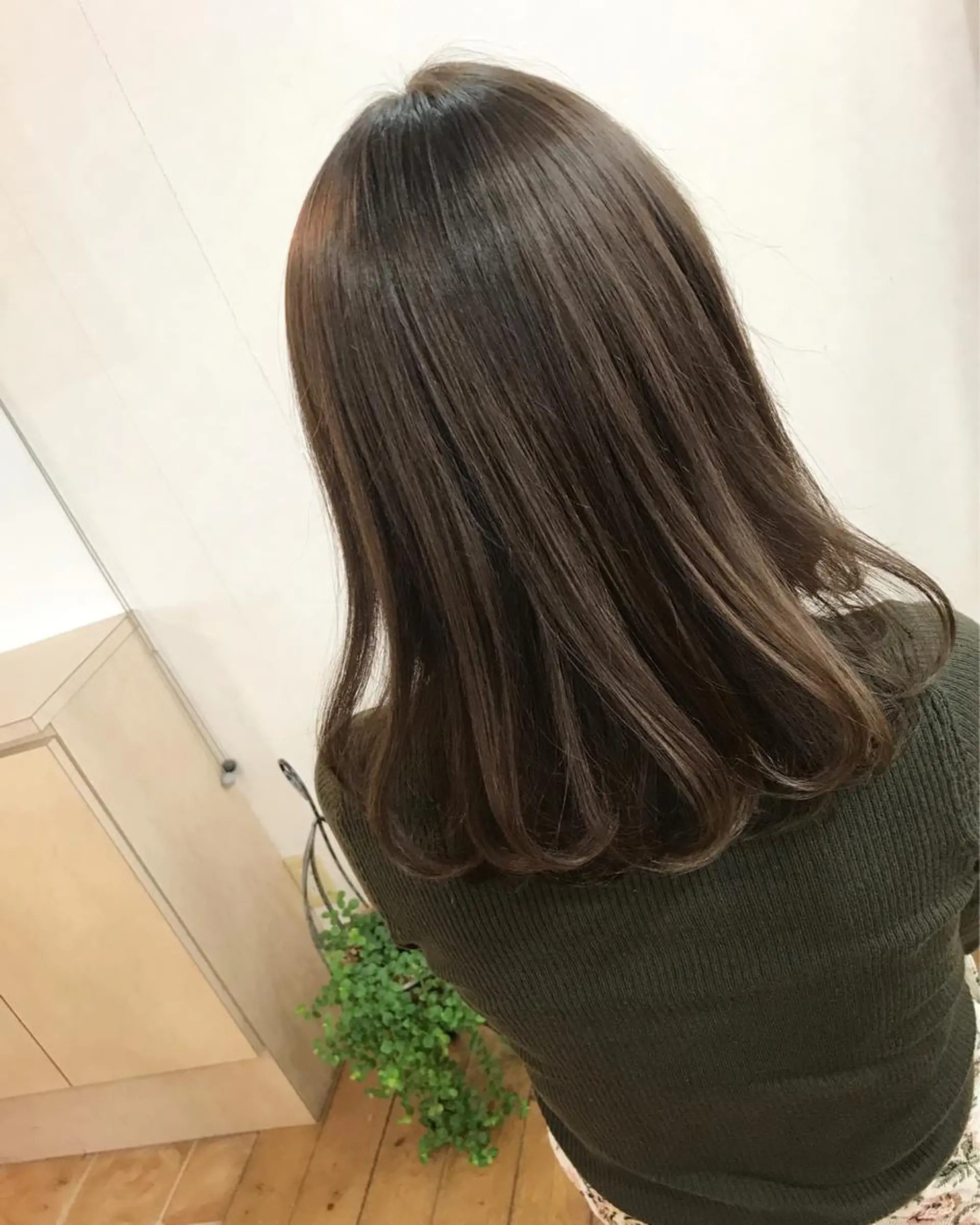 セミロング カラー ヘアカラー トリートメント 荒木 ひろかのヘアスタイル