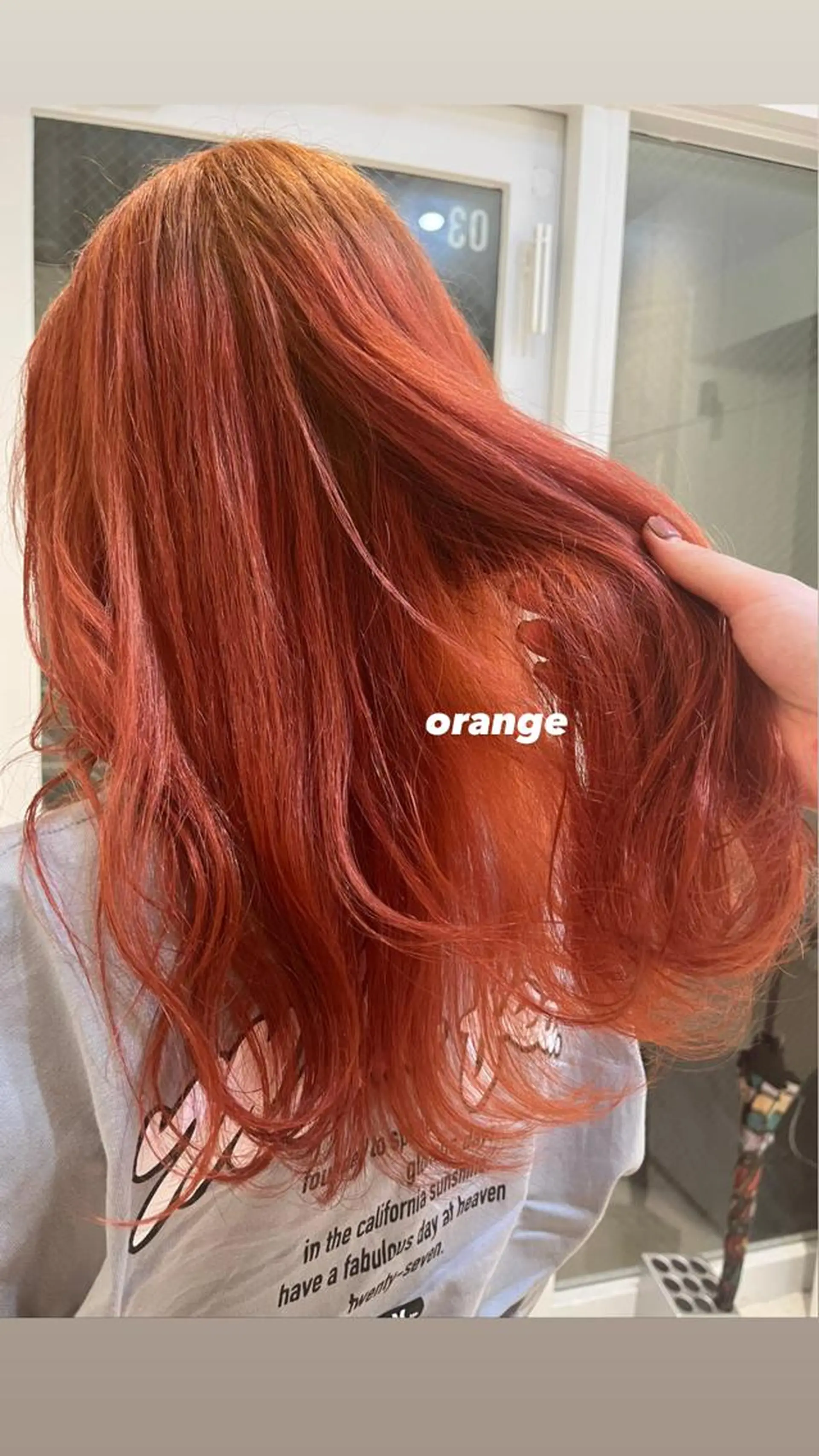 ロング カラー ヘアアレンジ ブリーチ オレンジ MAYU/ハイトーン /レイヤーカットのヘアスタイル