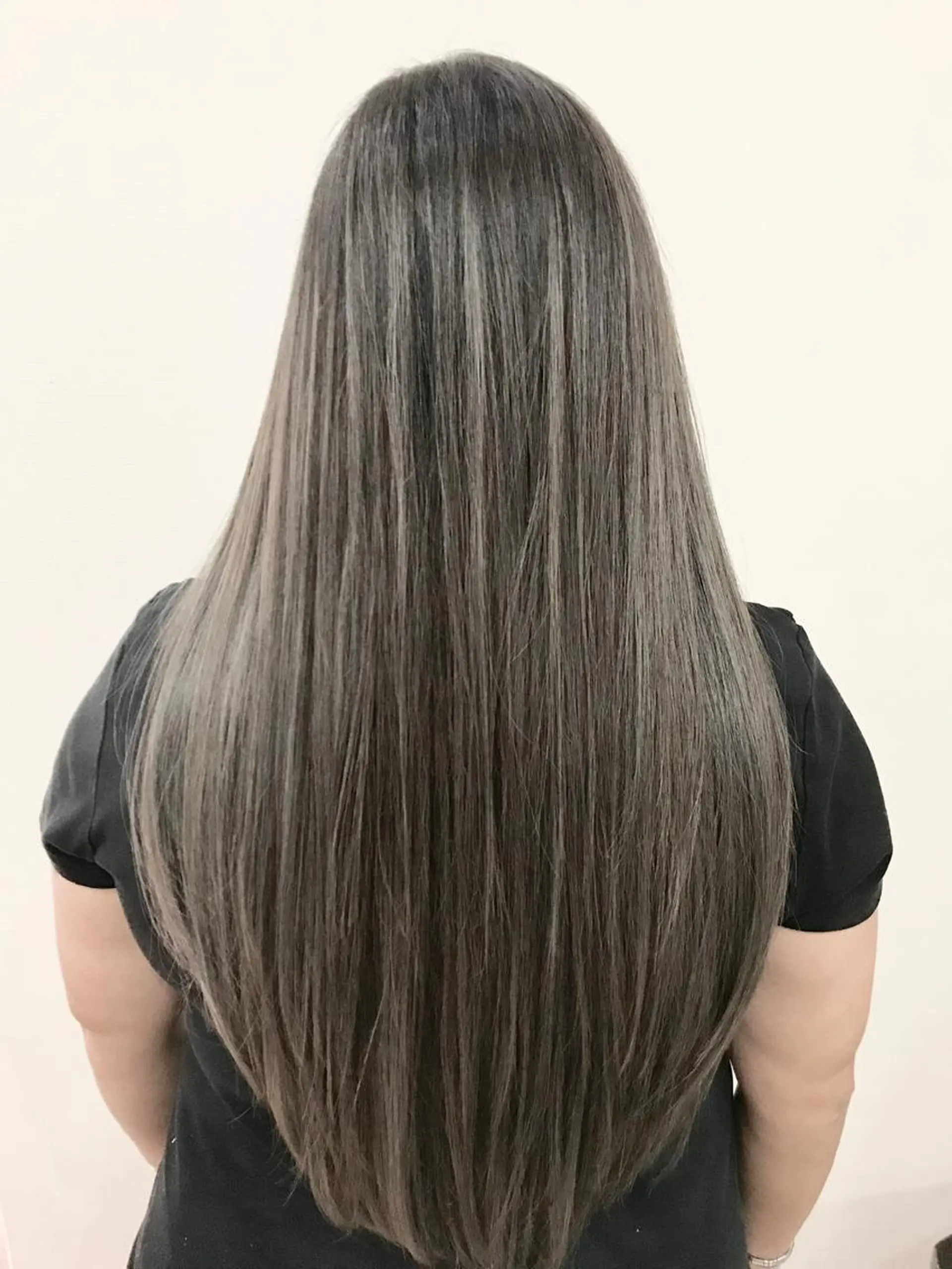 ロング カラー ベージュカラー グレージュ ハイライトカラー シルバー 外国人風カラー ヘアカラー Style Tのヘアスタイル