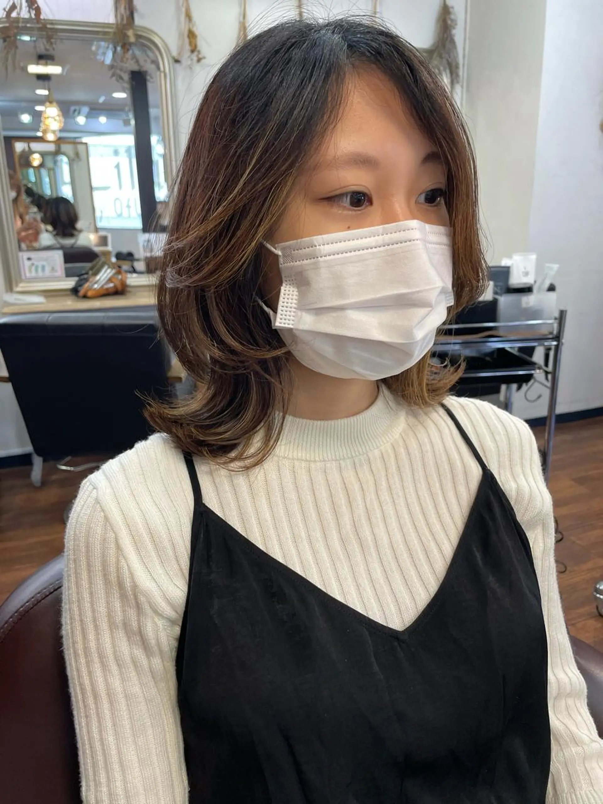ミディアム くびれヘア 顔周りカット レイヤーカット レイヤーカット、 大人可愛い　中村美羅のヘアスタイル