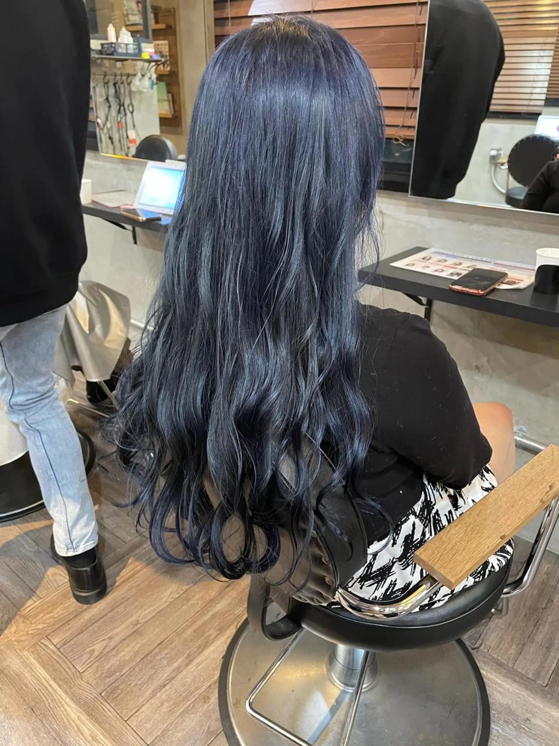 ロング カラー ブルーカラー シルバー La fith 店長 城谷颯人のヘアスタイル