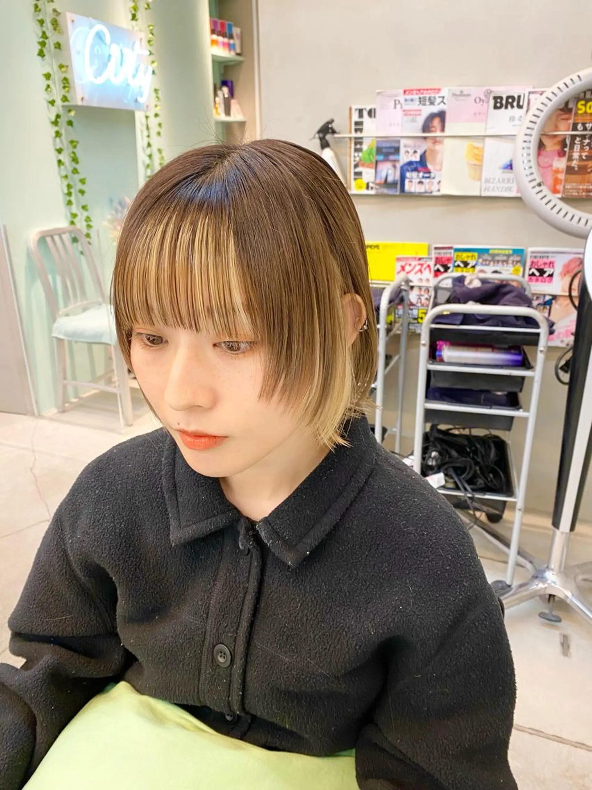 ミディアム カラー インナーカラー 顔周りカット レイヤーカット カット ヘアカラー トリートメント 普通の美容室じゃない ‼️/若林のヘアスタイル