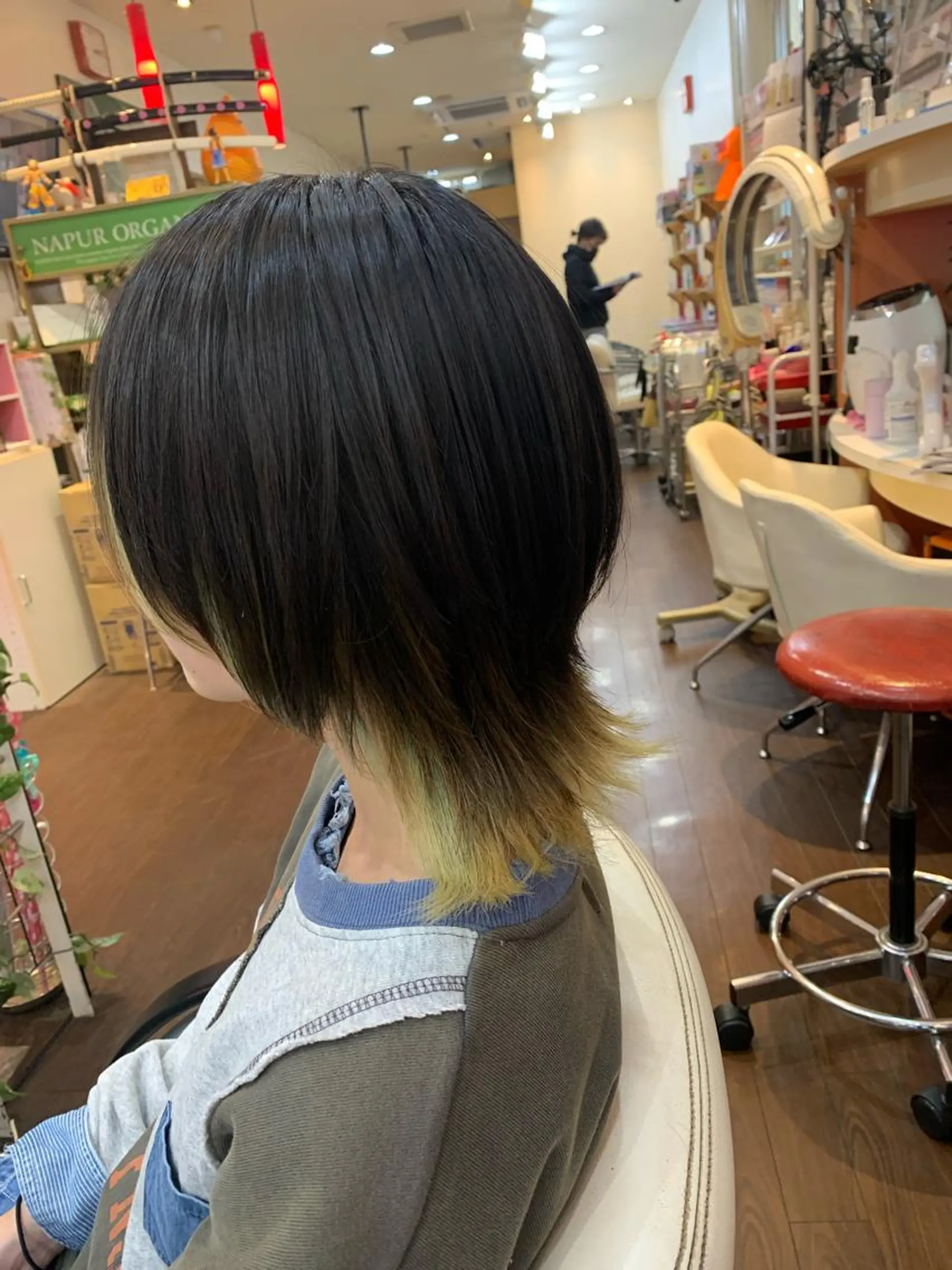 ミディアム カラー ヘアアレンジ ウルフカット 今村公介 ブリーチ特化、派手髪のヘアスタイル