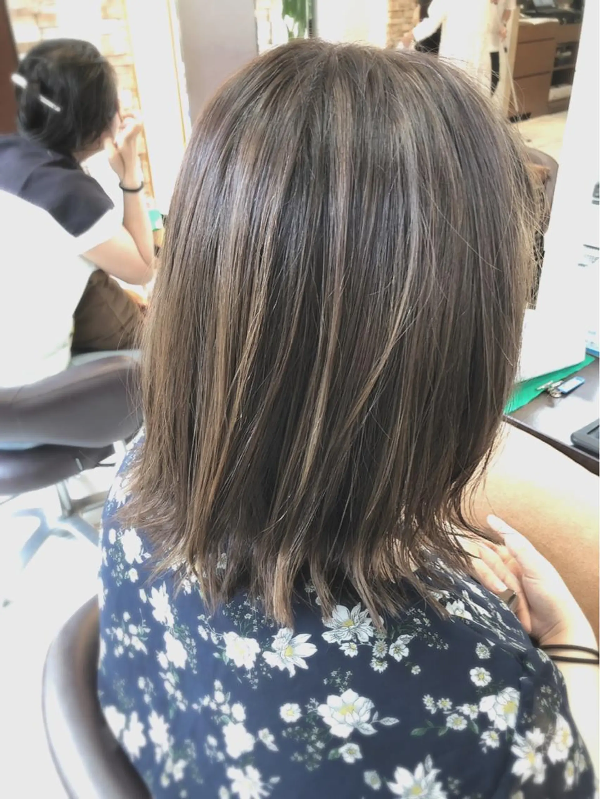 ミディアム カラー ベージュカラー 野々山 直貴のヘアスタイル