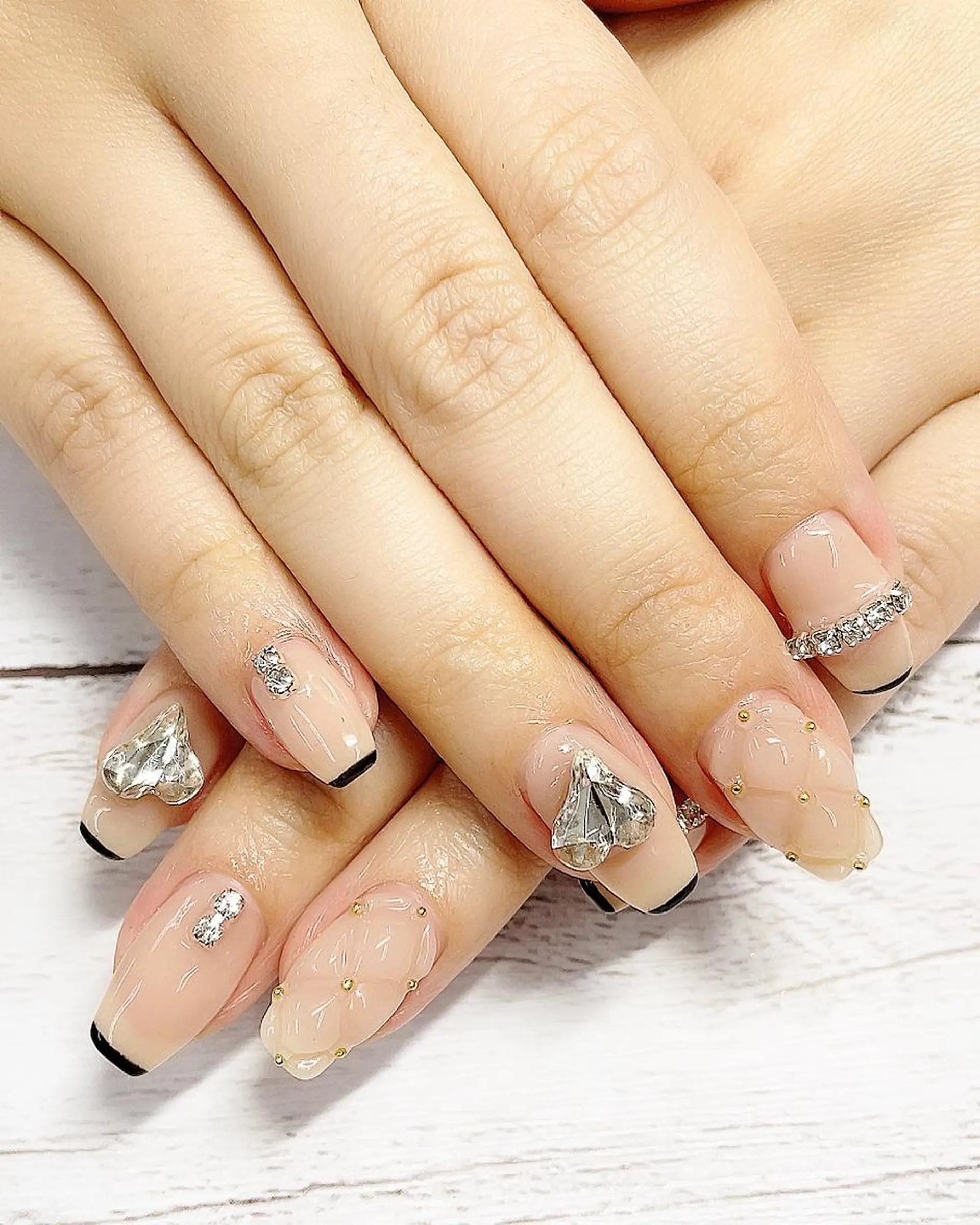 ミディアム ネイル ハンドネイル リラネイル Aikenのネイルデザイン