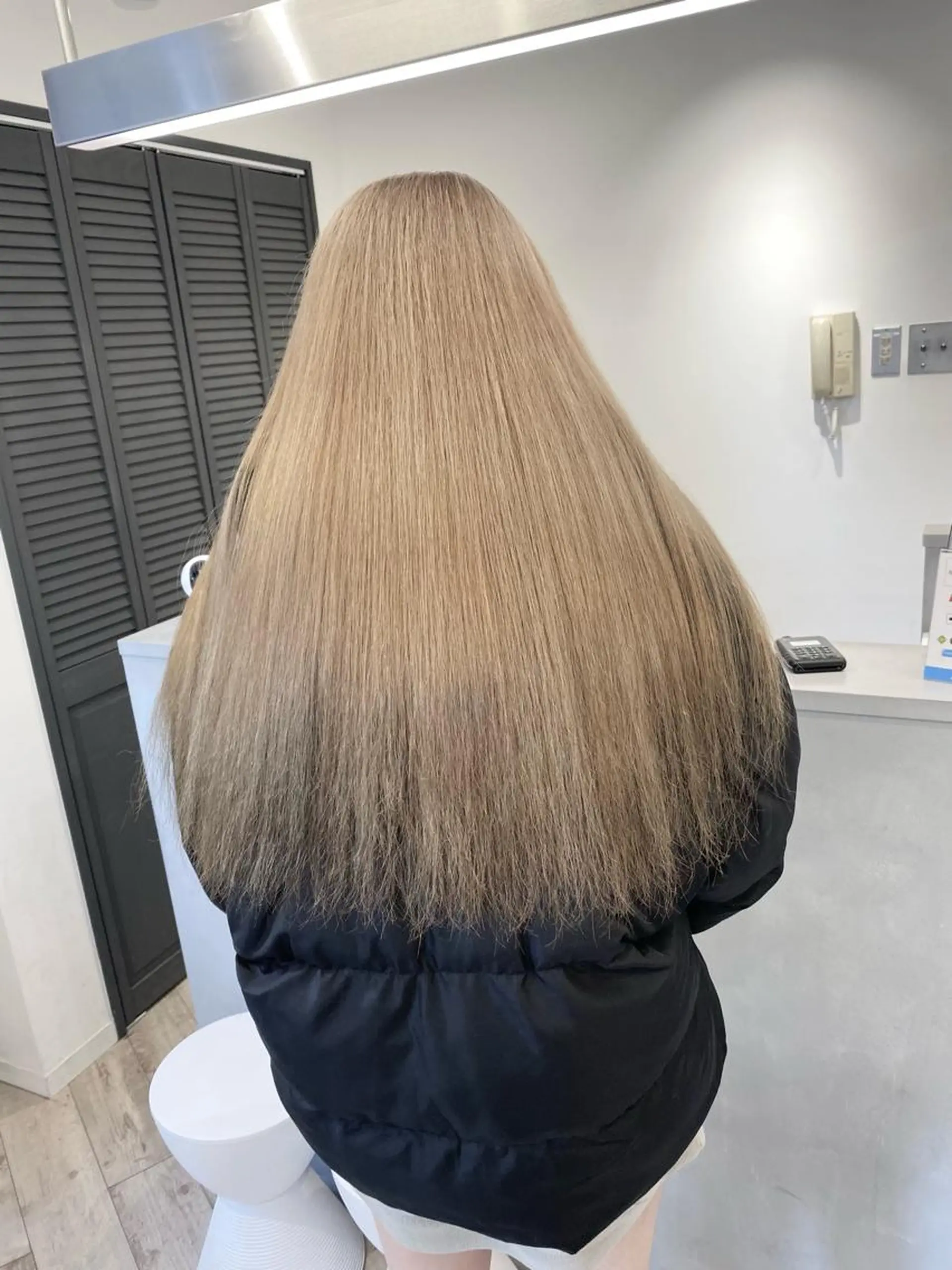 ロング カラー ベージュカラー ハイトーンカラー ハイトーンベージュ ヘアカラー ハイトーン特化サロン 🍑momo🍑のヘアスタイル