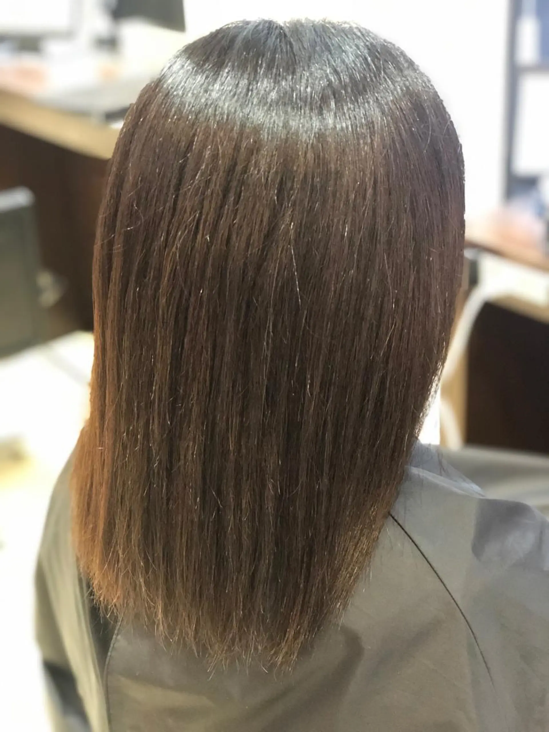 セミロング カラー 嶌田 沙紀のヘアスタイル