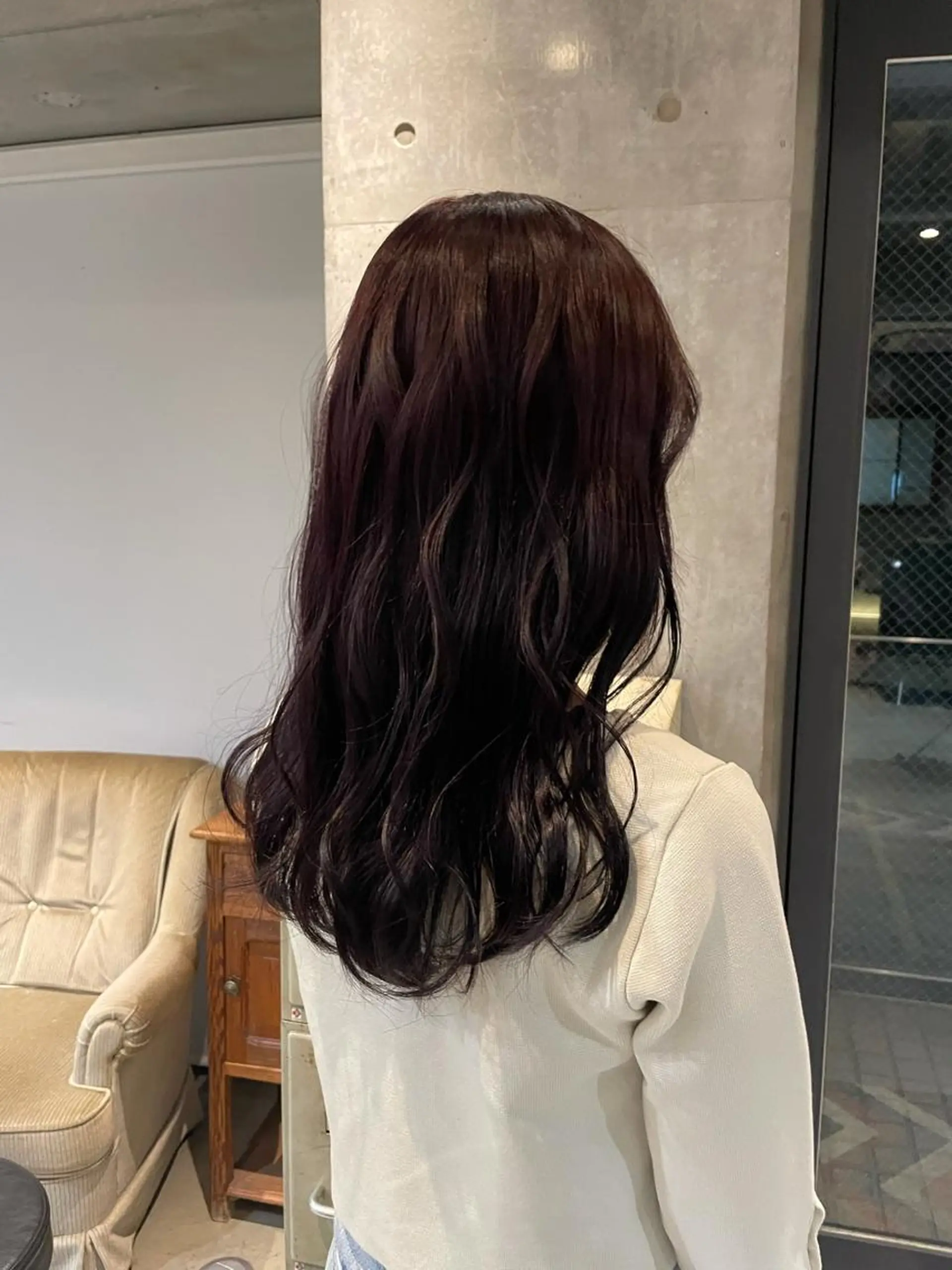 ロング maina/透明感 ベージュ/ブラウンのヘアスタイル