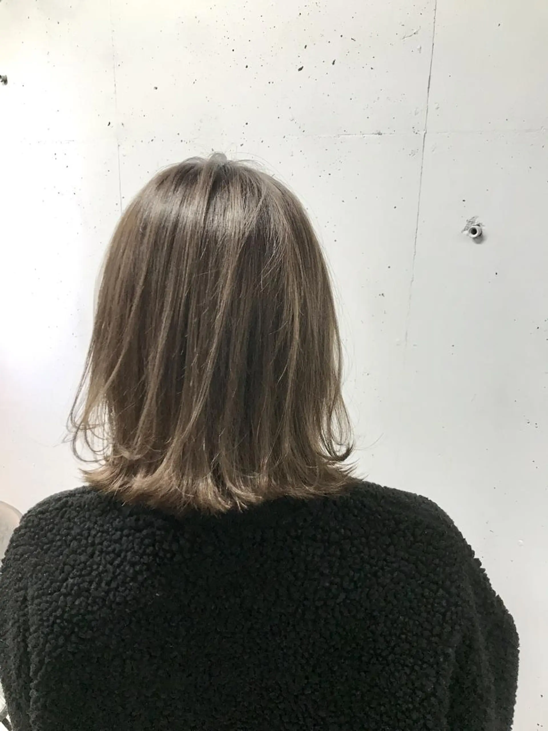 ショート カラー アッシュ ベージュカラー 伸ばしかけ レイヤーカット 外ハネヘア カット ヘアカラー トリートメント lok[ロク] 高田馬場のヘアスタイル