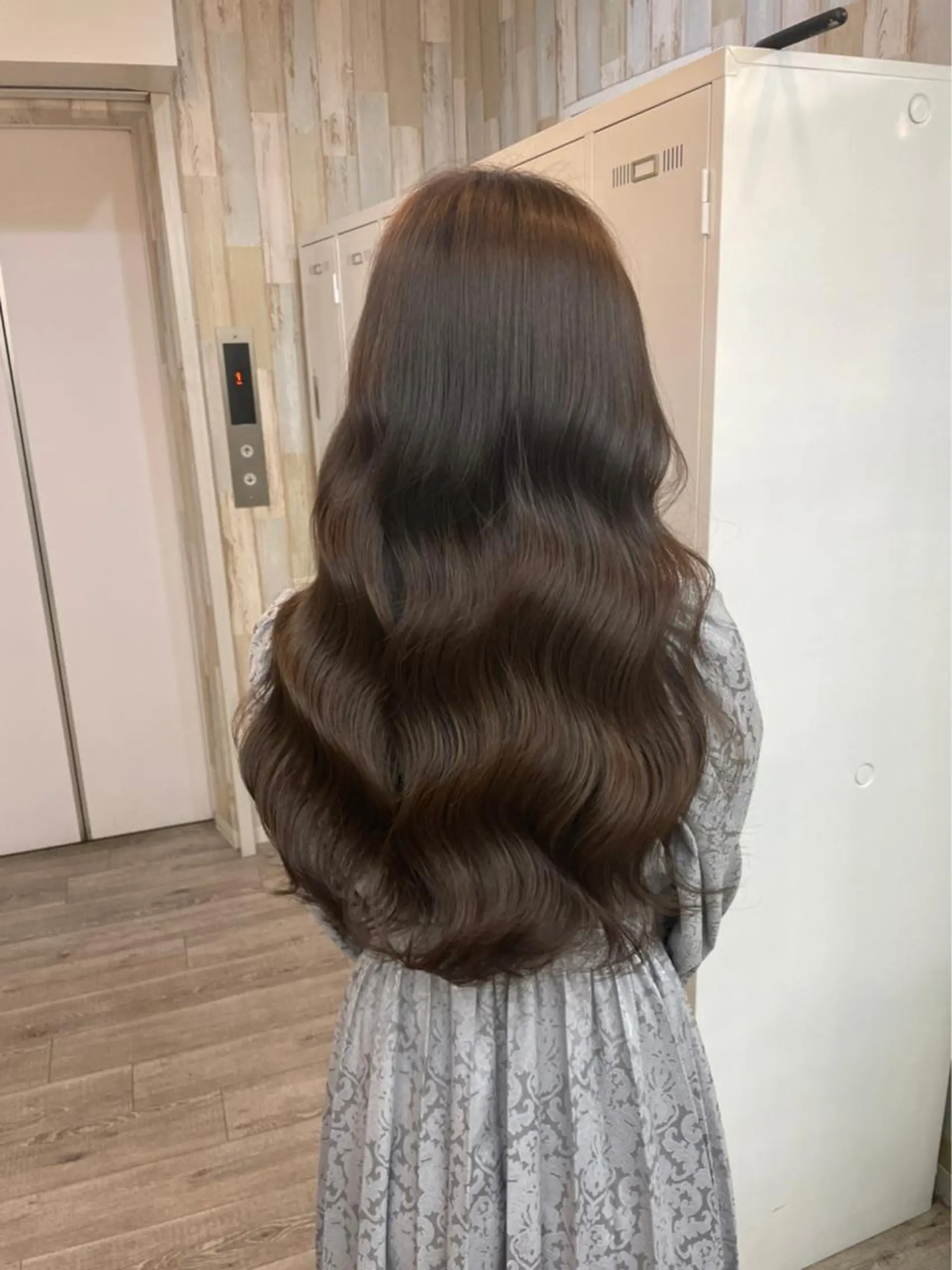 ロング カラー パーマ アディクシーカラー アッシュ バレイヤージュ ベージュカラー ブリーチ N° +aero 横浜のヘアスタイル