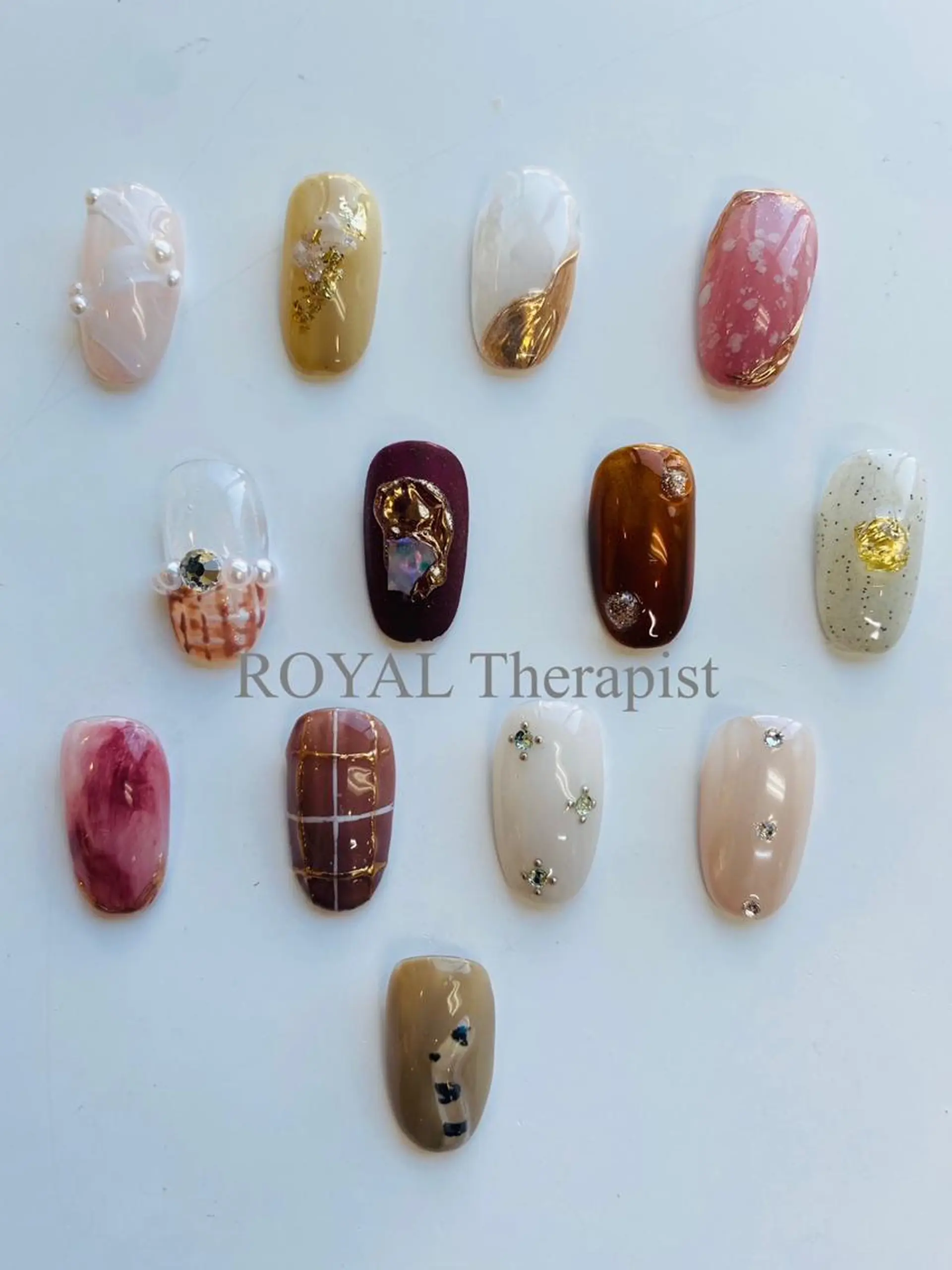 ネイル 【尾下】 ロイヤル•セラピストのネイルデザイン