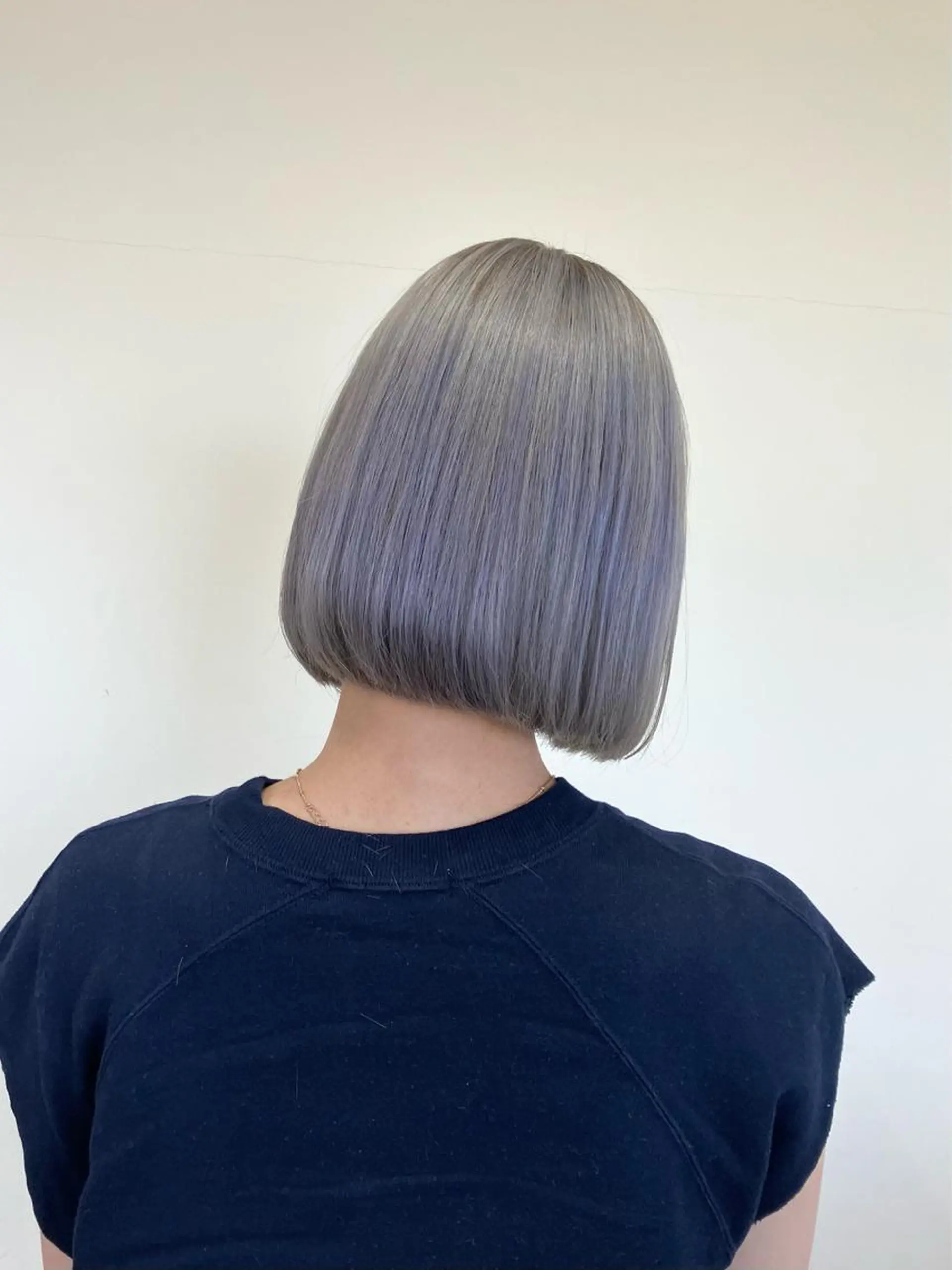 ショート カラー アディクシーカラー ベージュカラー ブリーチ ブルーカラー ケアブリーチ ヘアカラー トリートメント 梅山 美侑のヘアスタイル