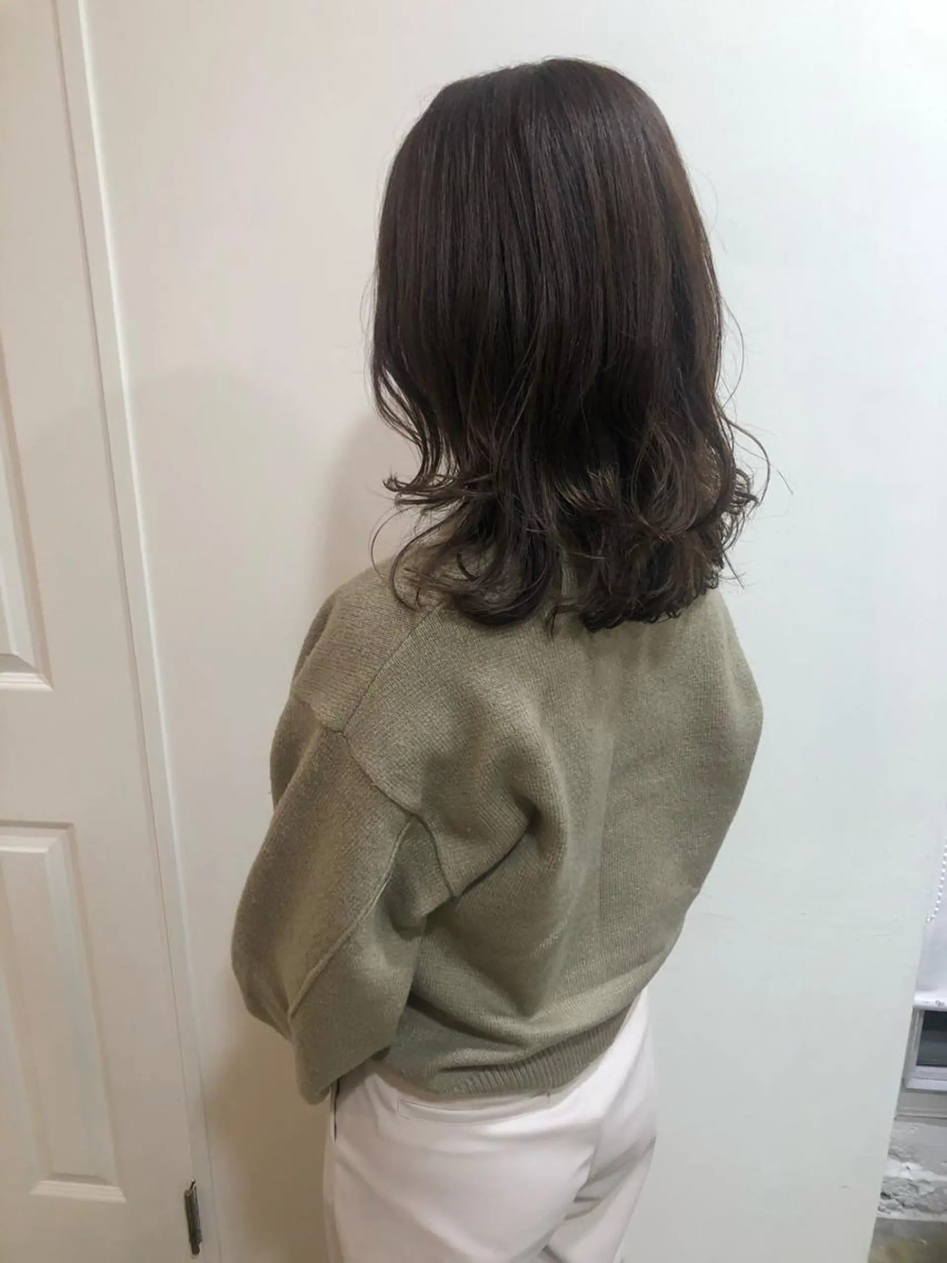 ミディアム カラー カット ヘアカラー トリートメント MIOベージュカラー 柔らかいカラーのヘアスタイル