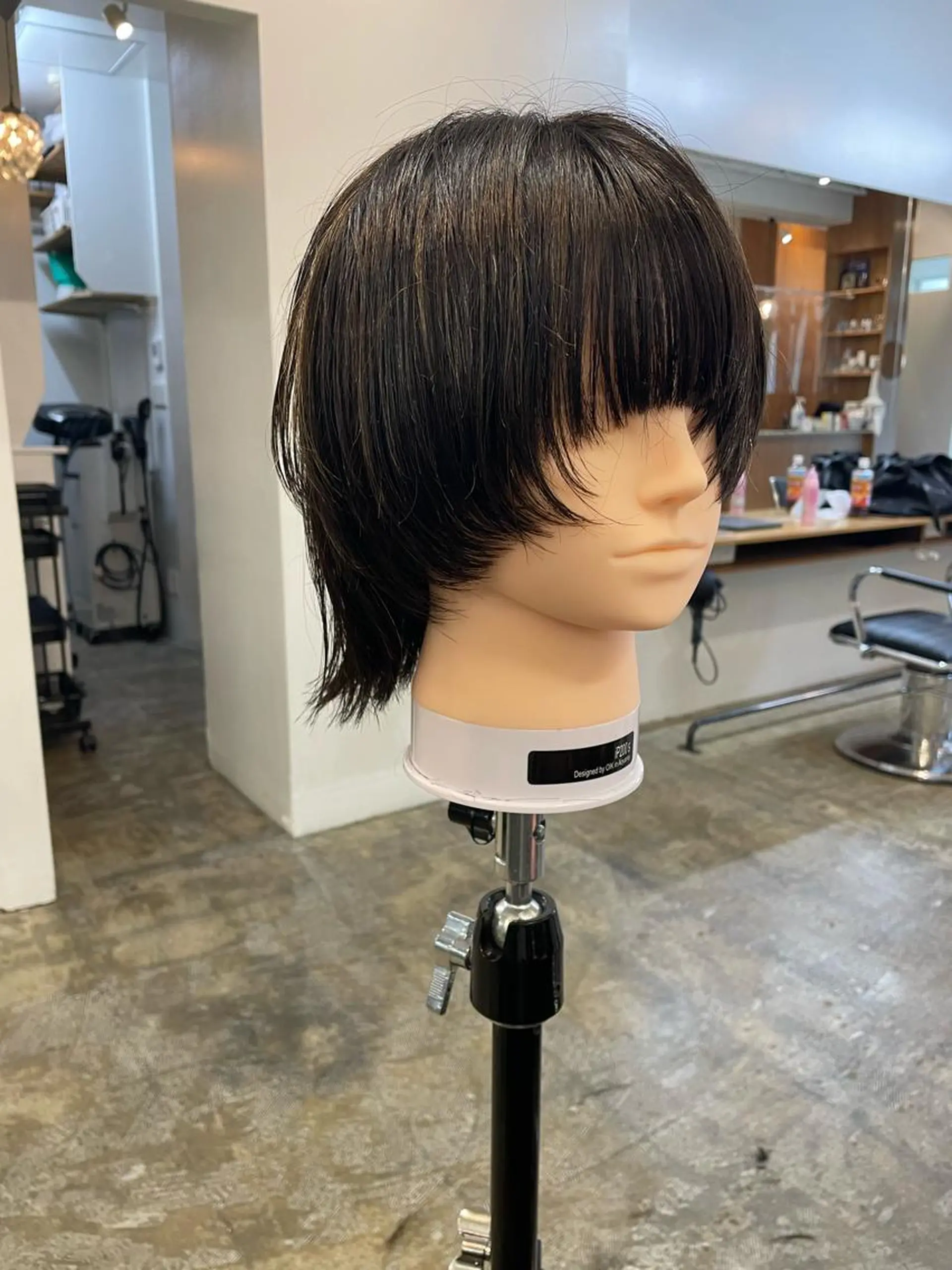 ショート カット オリーブカラー 長谷川のヘアスタイル