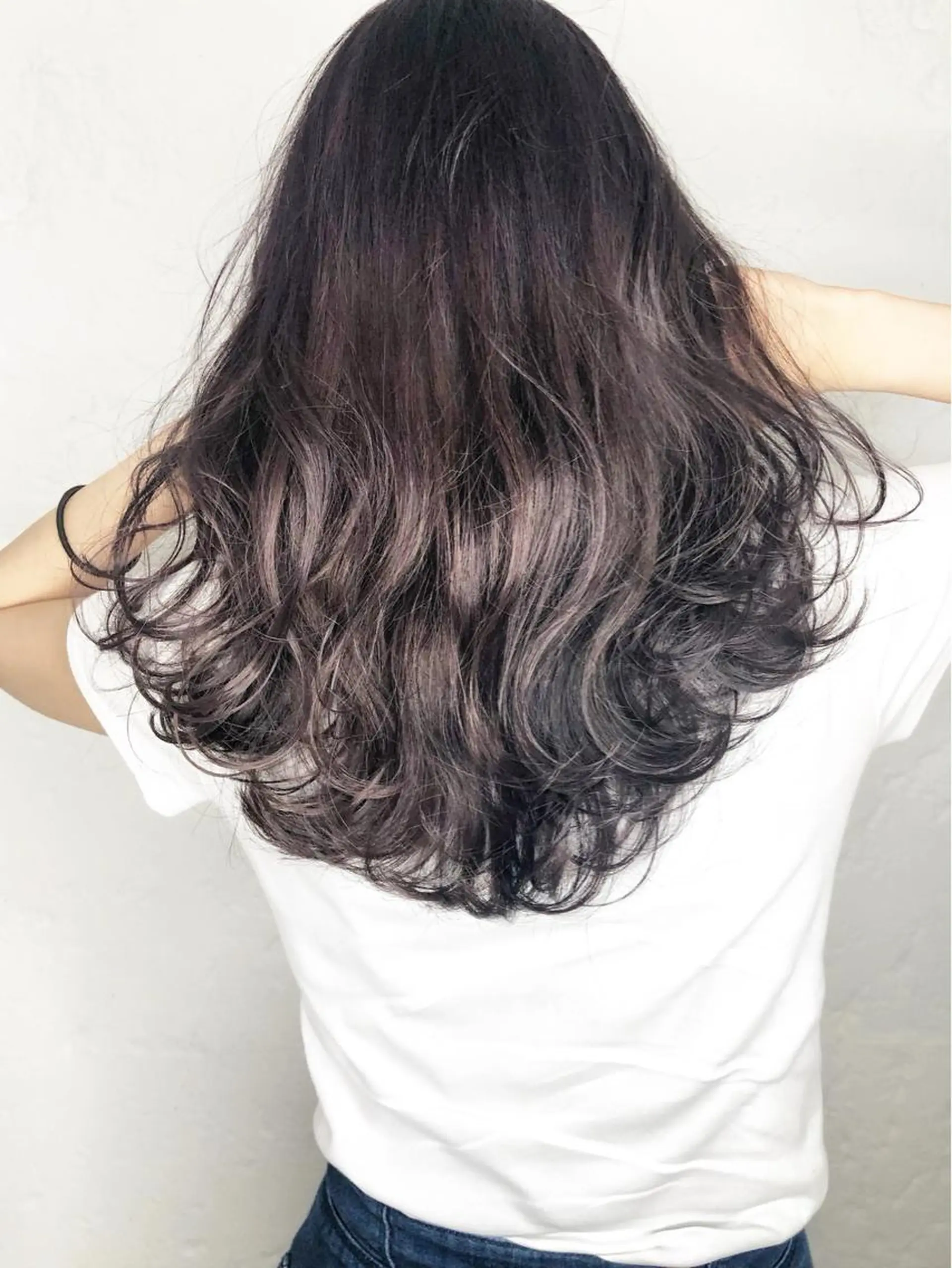 セミロング カラー ヘアアレンジ グレージュ ラベンダーカラー ラベンダーグレージュ ラベンダーグレー カット ヘアカラー トリートメント 韓国風×透明感カラー 髪質改善オタベシンヤのヘアスタイル
