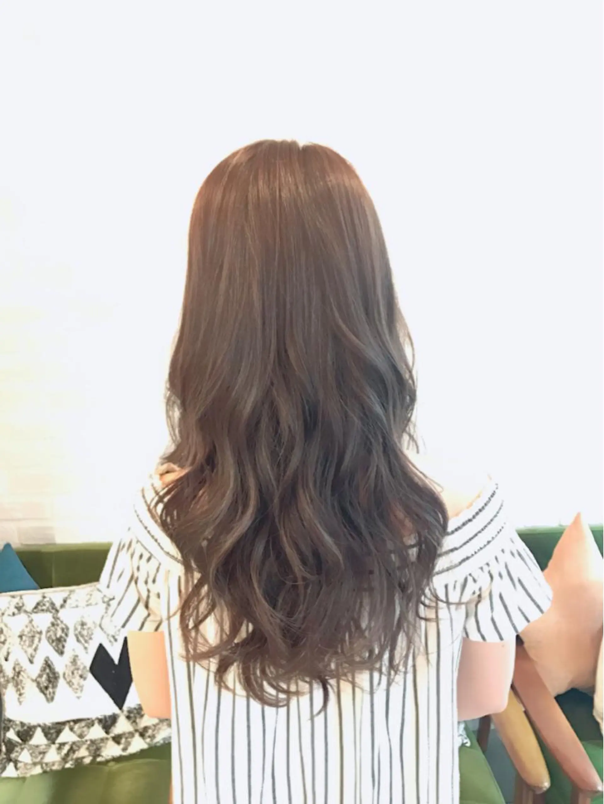 セミロング カラー アッシュ アッシュグレー アッシュグレージュ グレージュ 増子 幹樹のヘアスタイル