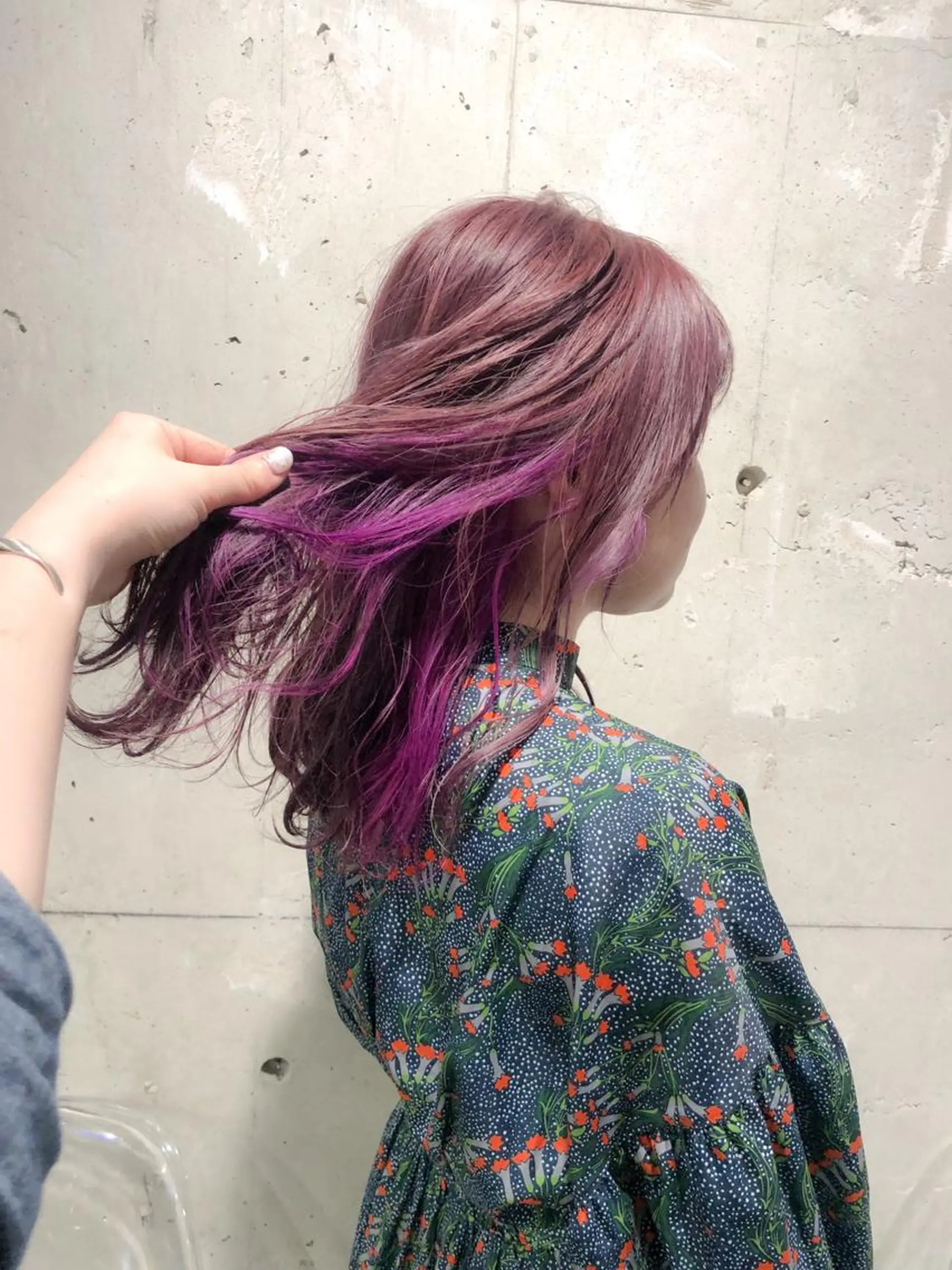 ロング カラー パーマ ヘアアレンジ メンズ キッズ ネイル マツエク・マツパ メンズブリーチ ブリーチ ケアブリーチ ピンクカラー カラーマツエク Rene'所属・当日予約⭕️ yuriのヘアスタイル