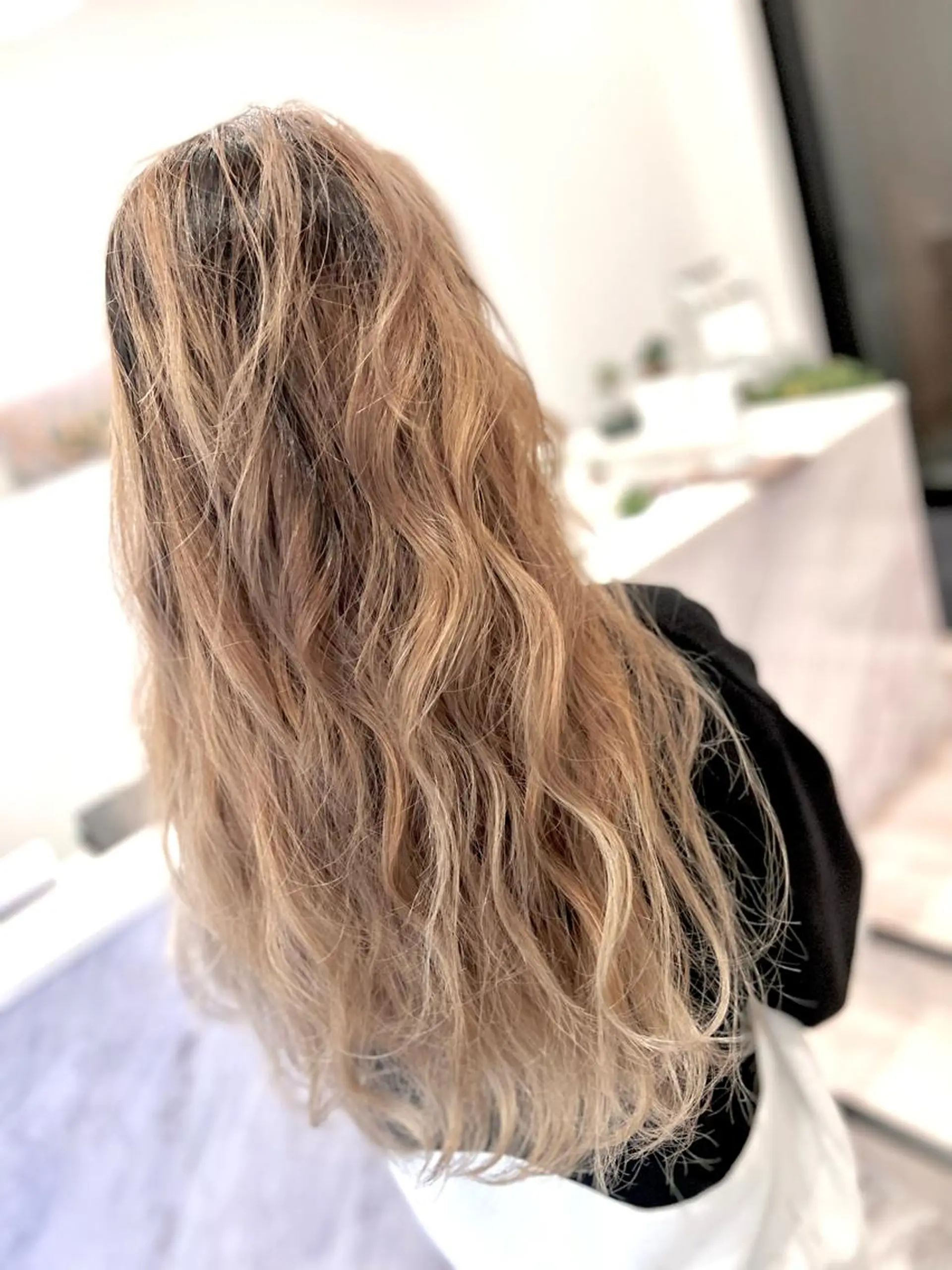 セミロング レイヤーカット ヘアカラー ブリーチ毛に縮毛矯正 ✨カラー✨山田 正幸のヘアスタイル