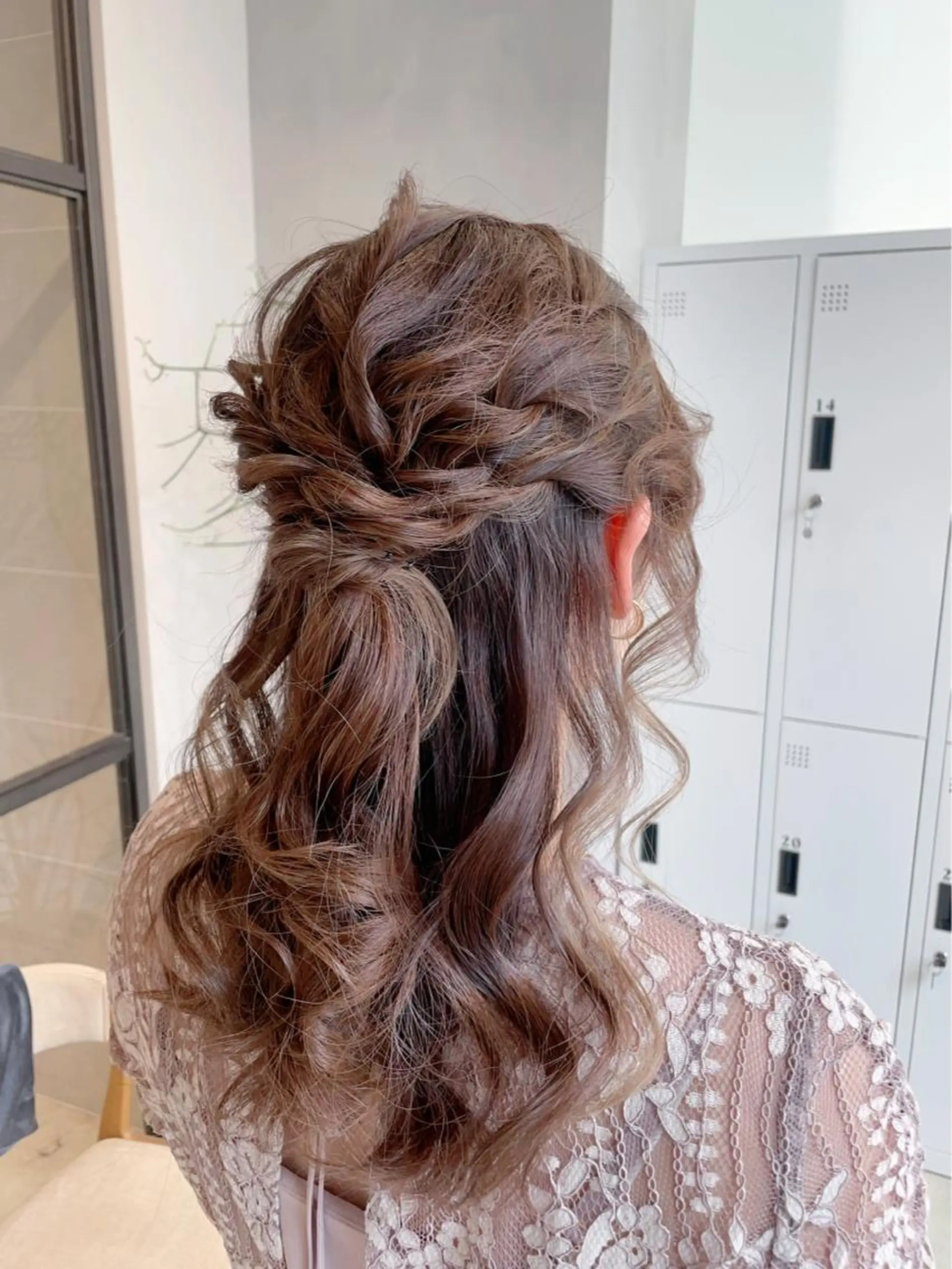 ミディアム ヘアアレンジ ハーフアップ ボブ 髪飾り 透明感カラー✨艶髪 制作🌱山根あゆみのヘアスタイル