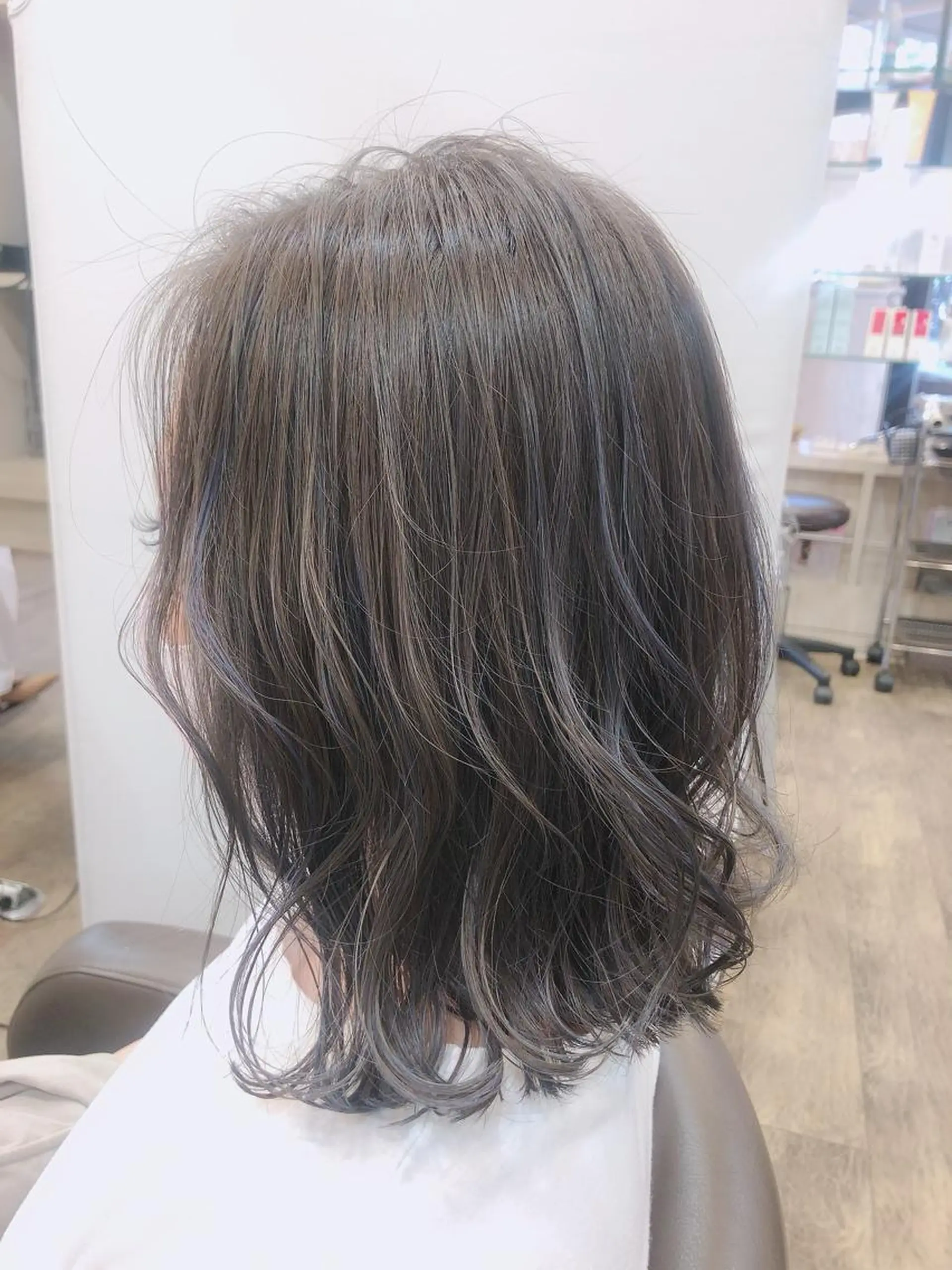 ミディアム カラー アッシュ アッシュグレー ハイライトカラー ハイライト ヘアカラー 尚平 40代からの 髪質改善専門のその他イメージ