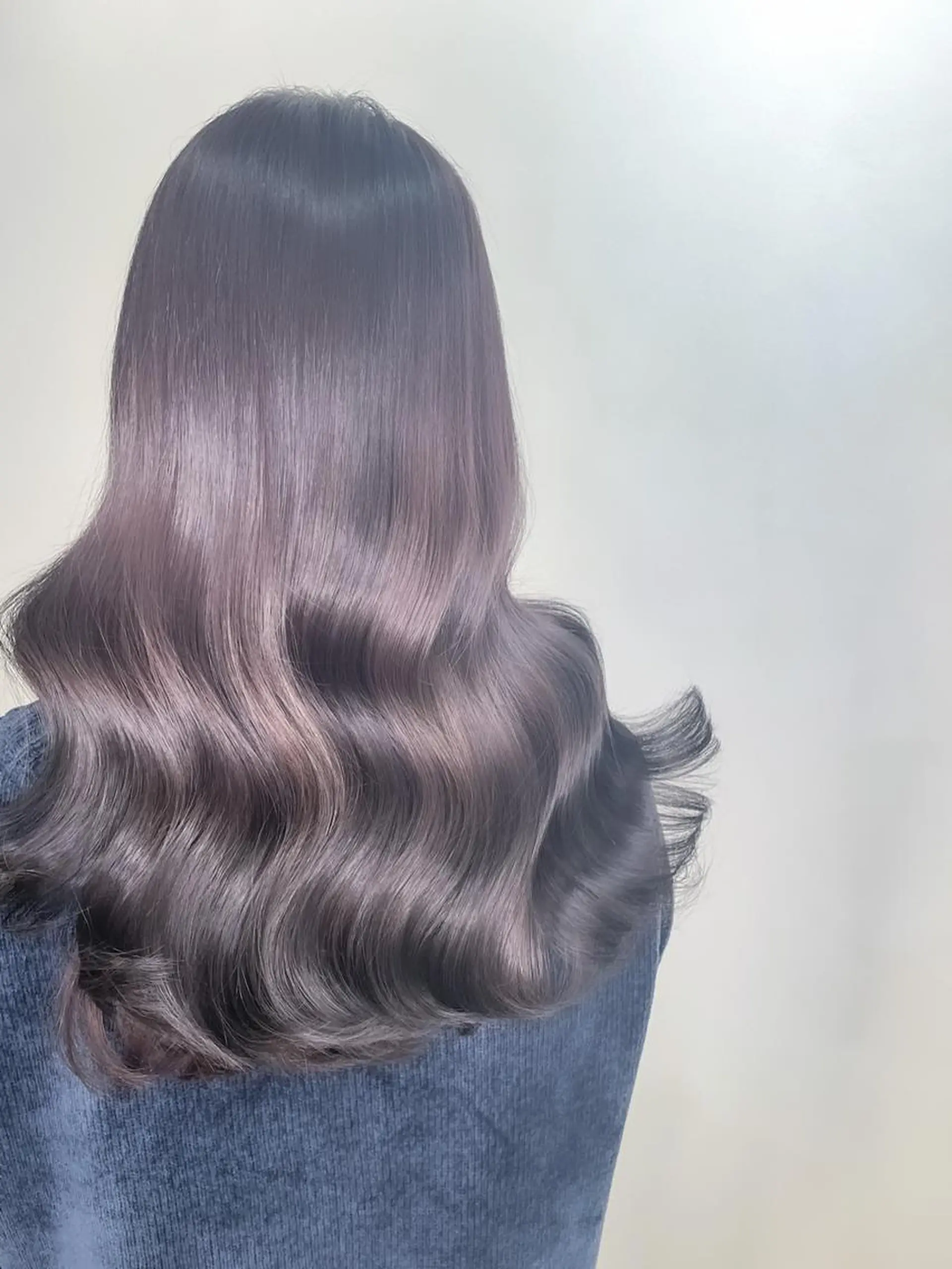 セミロング セミロングパーマ ラベンダーベージュ くびれヘア 外国人風カラー ハイライト カット ヘアカラー トリートメント 隠れ家美容室 RAW TOKYO 【公式】のヘアスタイル