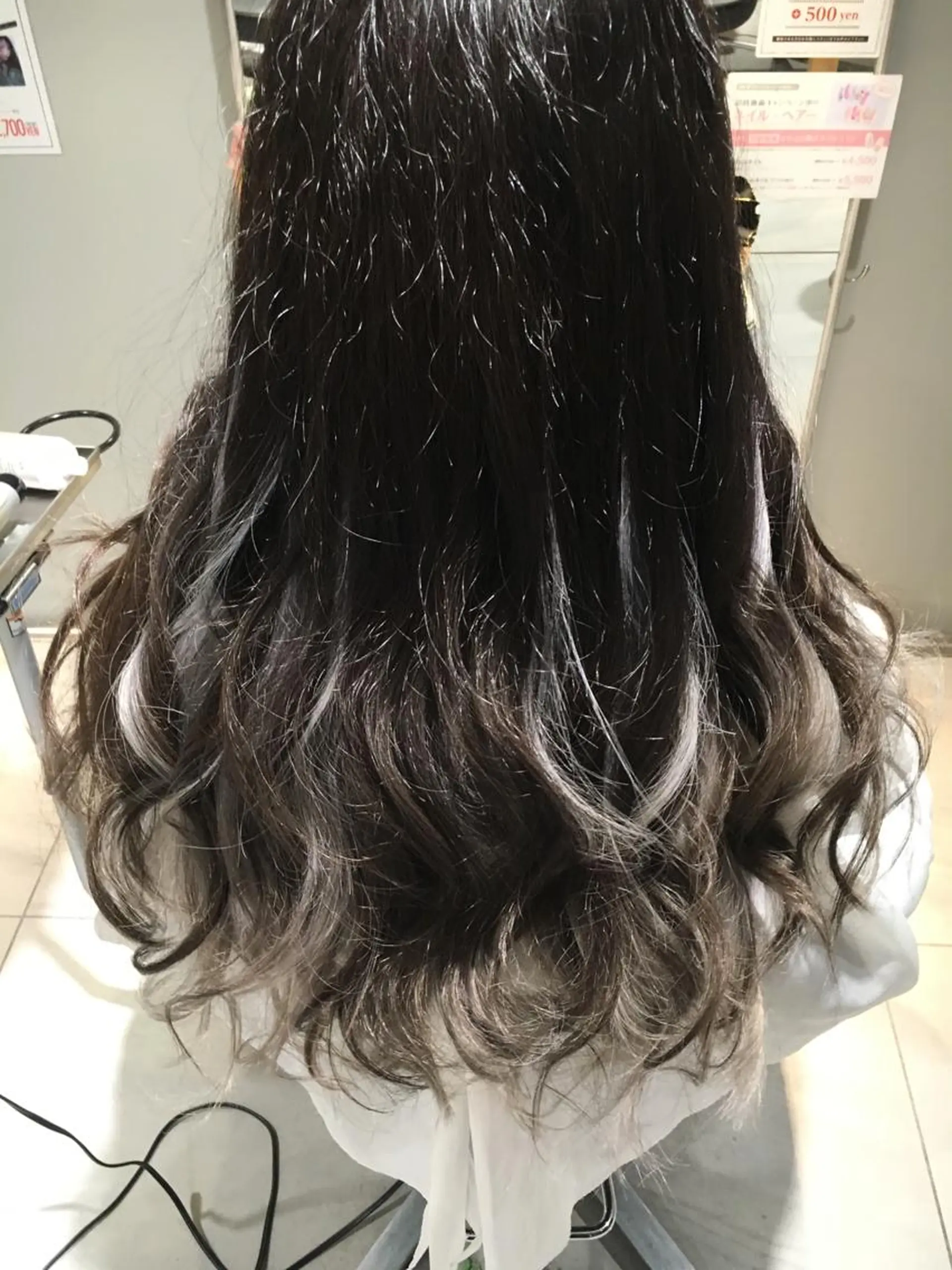 ロング カラー グラデーションカラー シルバー ヘアカラー トリートメント 田中 アキオのヘアスタイル