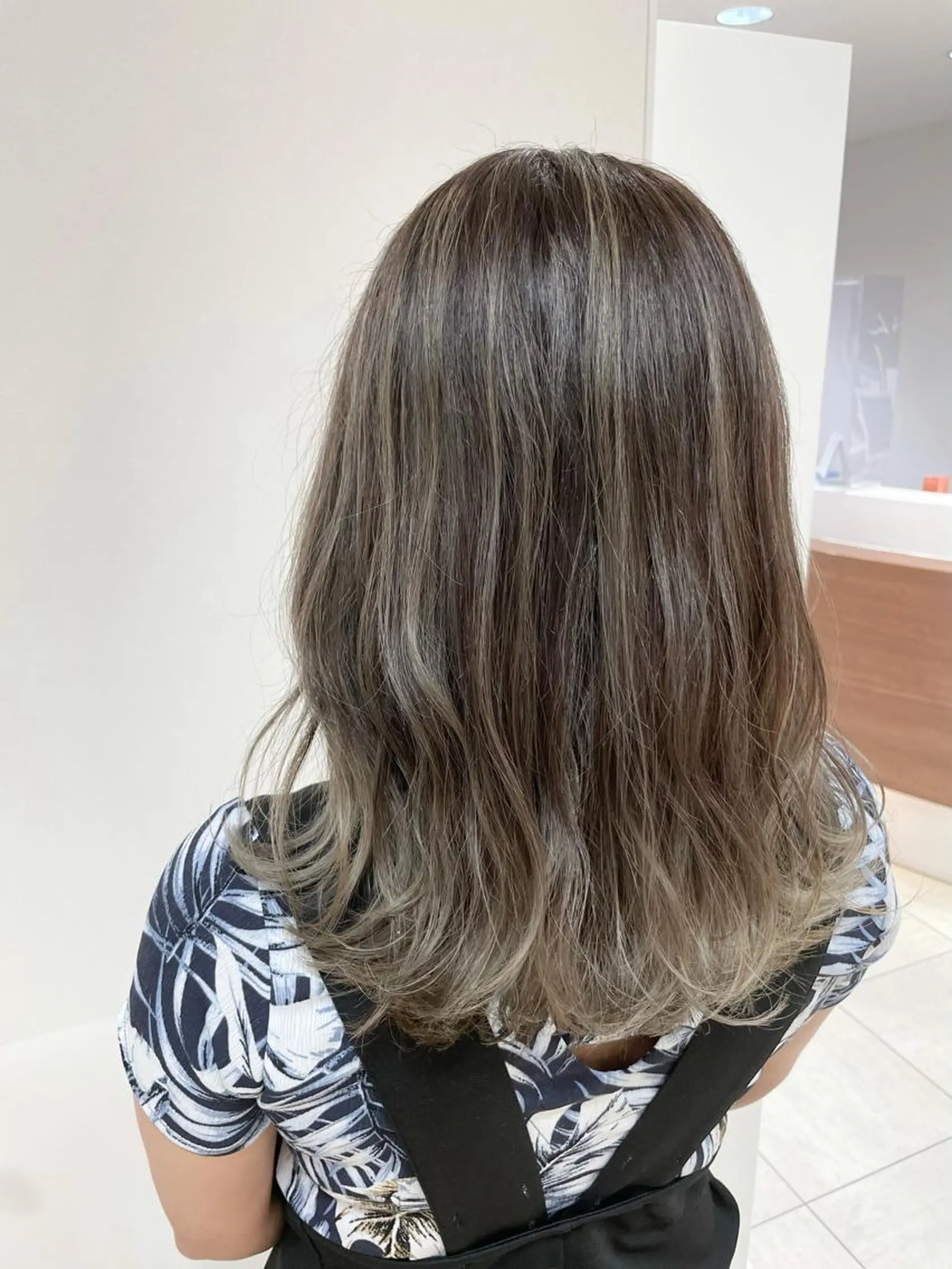 セミロング カラー ヘアアレンジ ヘアカラー トリートメント 【Sweep】おじま のぞみのヘアスタイル