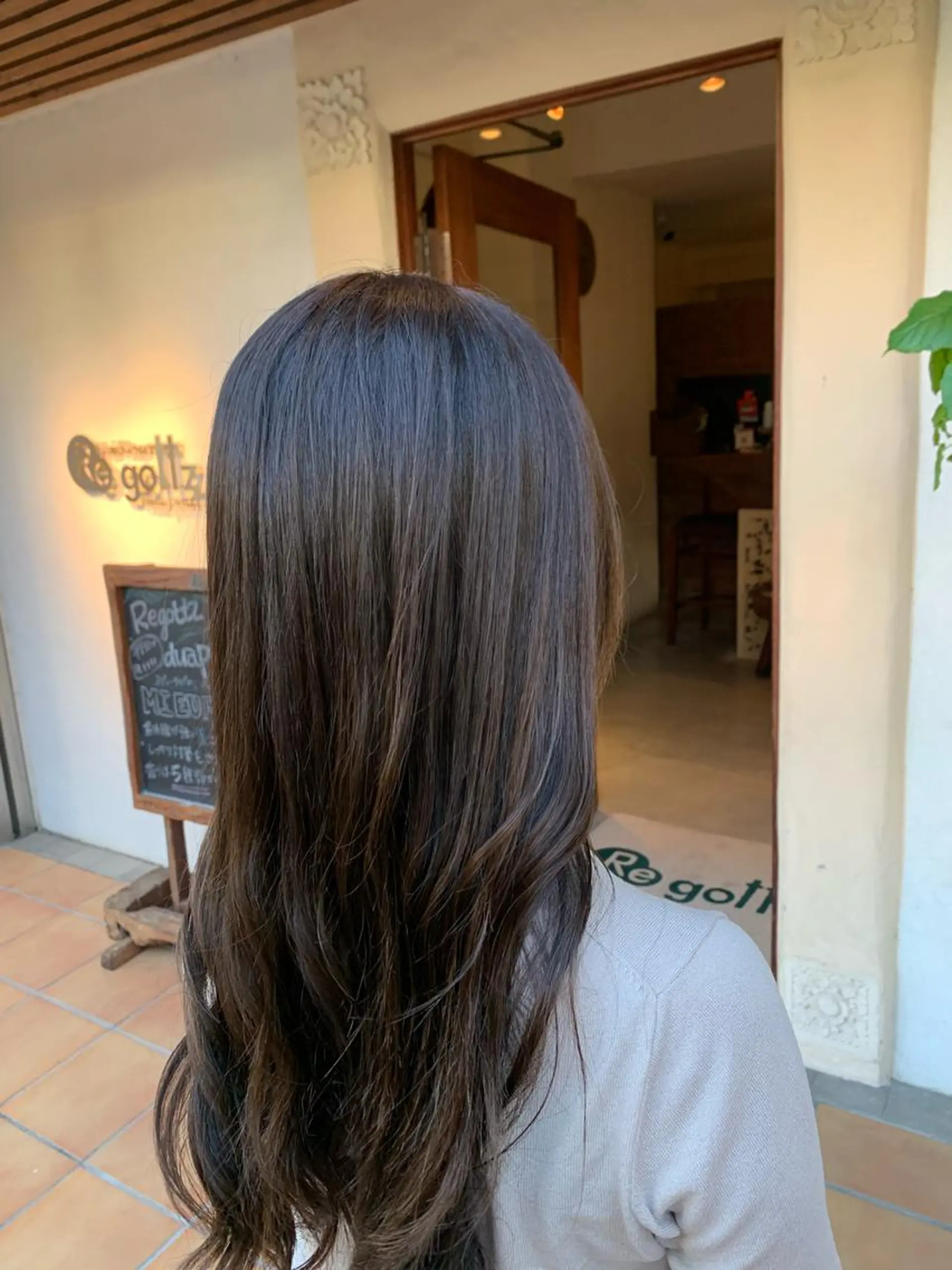 ロング カラー putri 川邉 優花のヘアスタイル