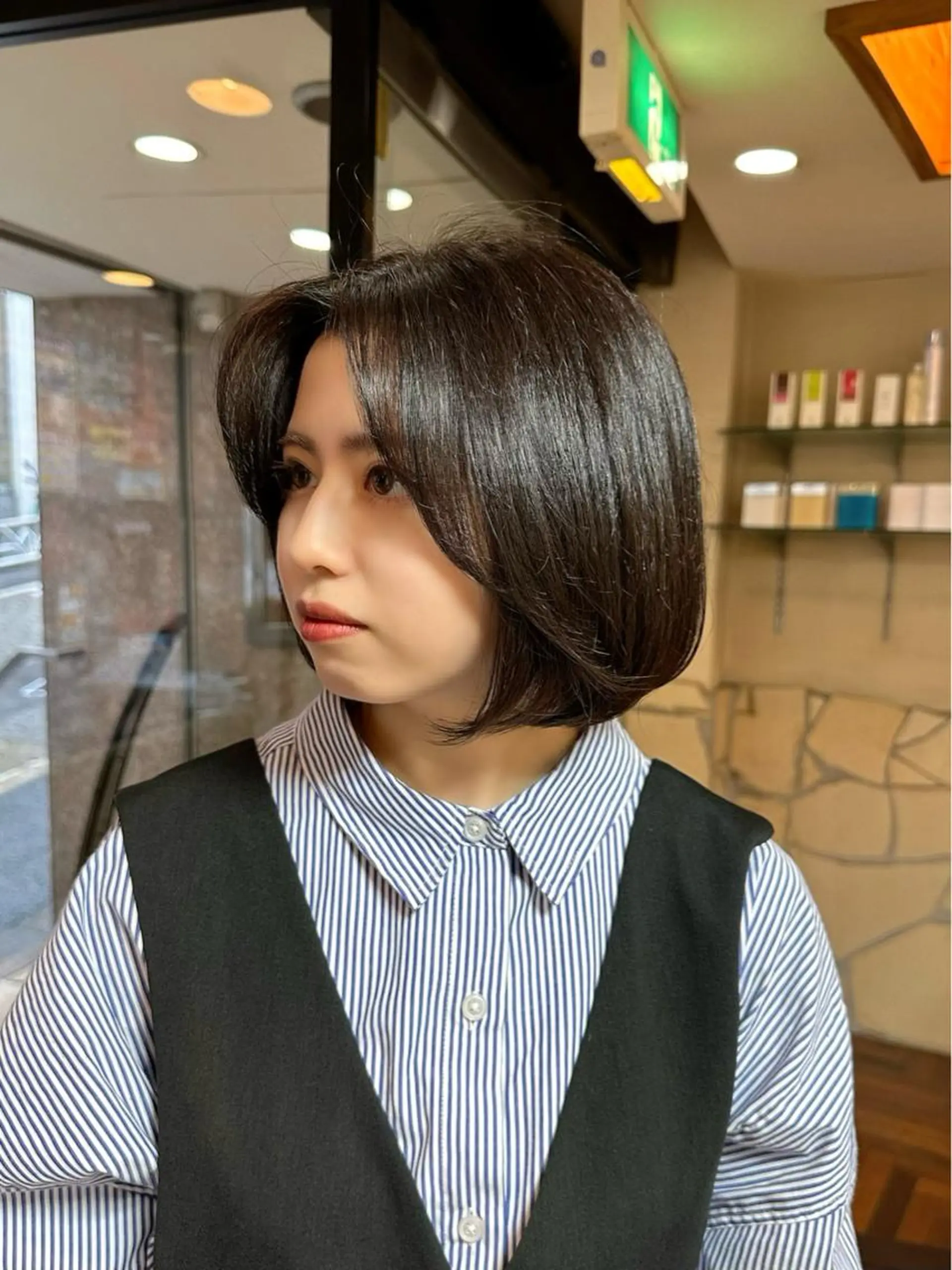 ショート カラー ブリーチ グレージュ ブリーチなしカラー ボブ 顔まわりレイヤー LUMO所属・矢野 晃平のヘアスタイル