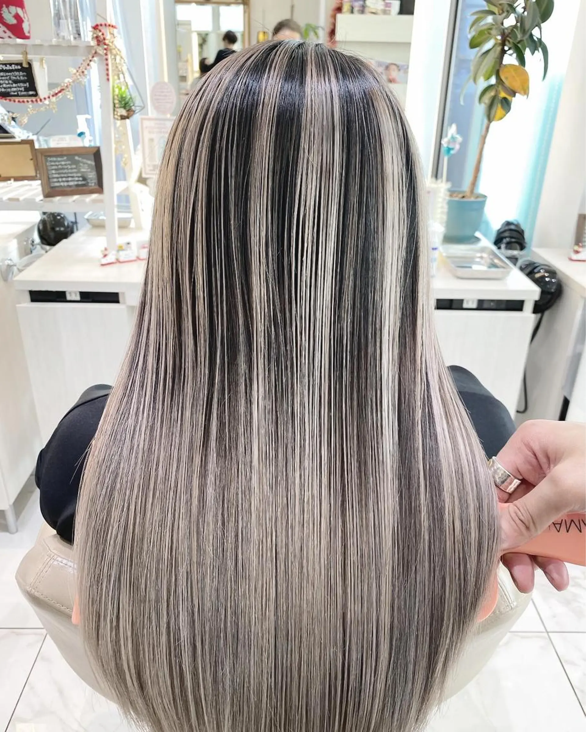 セミロング カラー バレイヤージュ レイヤーカット 山崎俊輔/髪質改善 /バレイヤージュのヘアスタイル