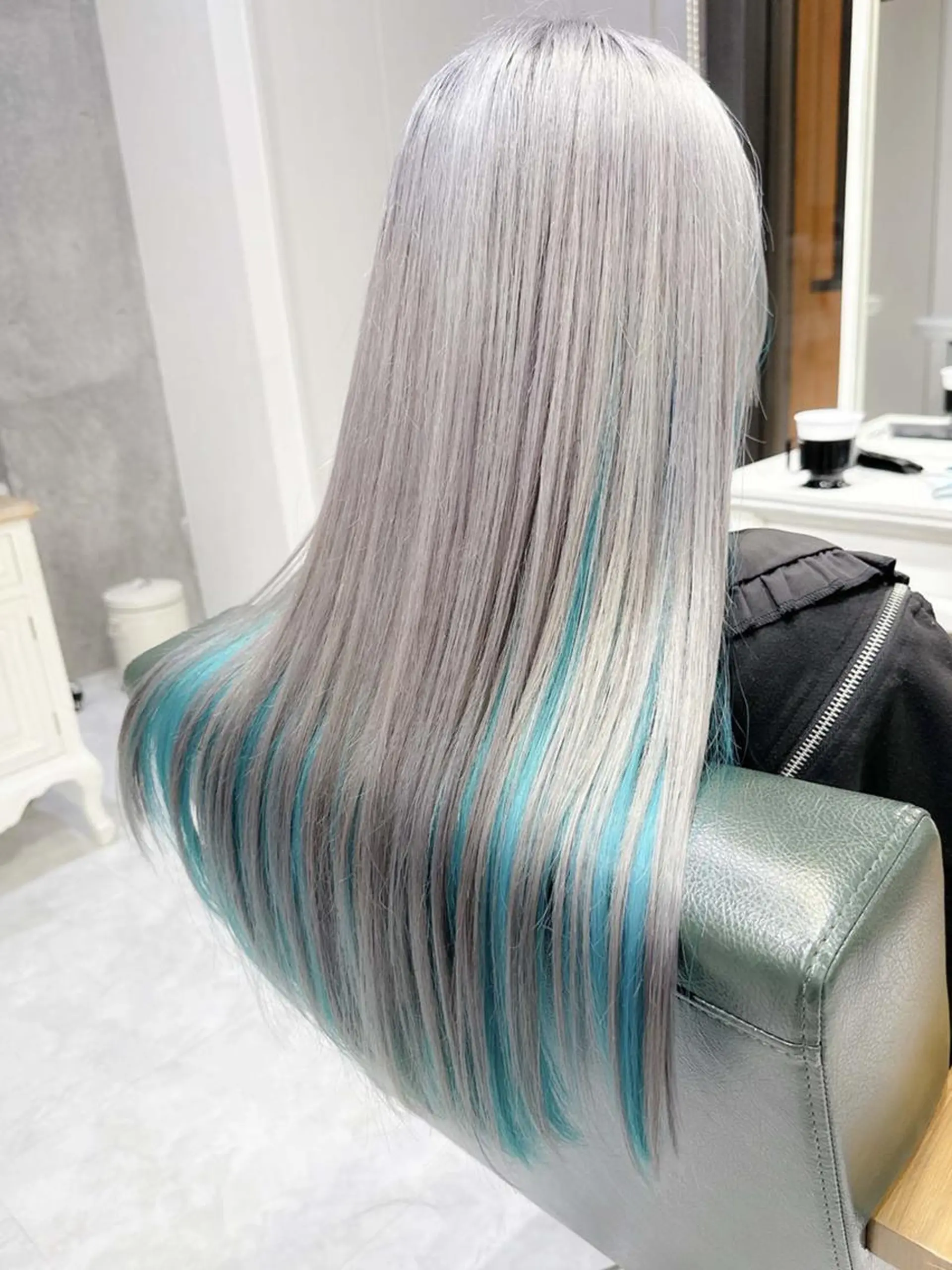 ロング カラー ヘアアレンジ ブリーチ ケアブリーチ 透明感カラー デザインカラー ハイトーンカラー 𝐑𝐈𝐍𝐊𝐀 🐷🖤のヘアスタイル