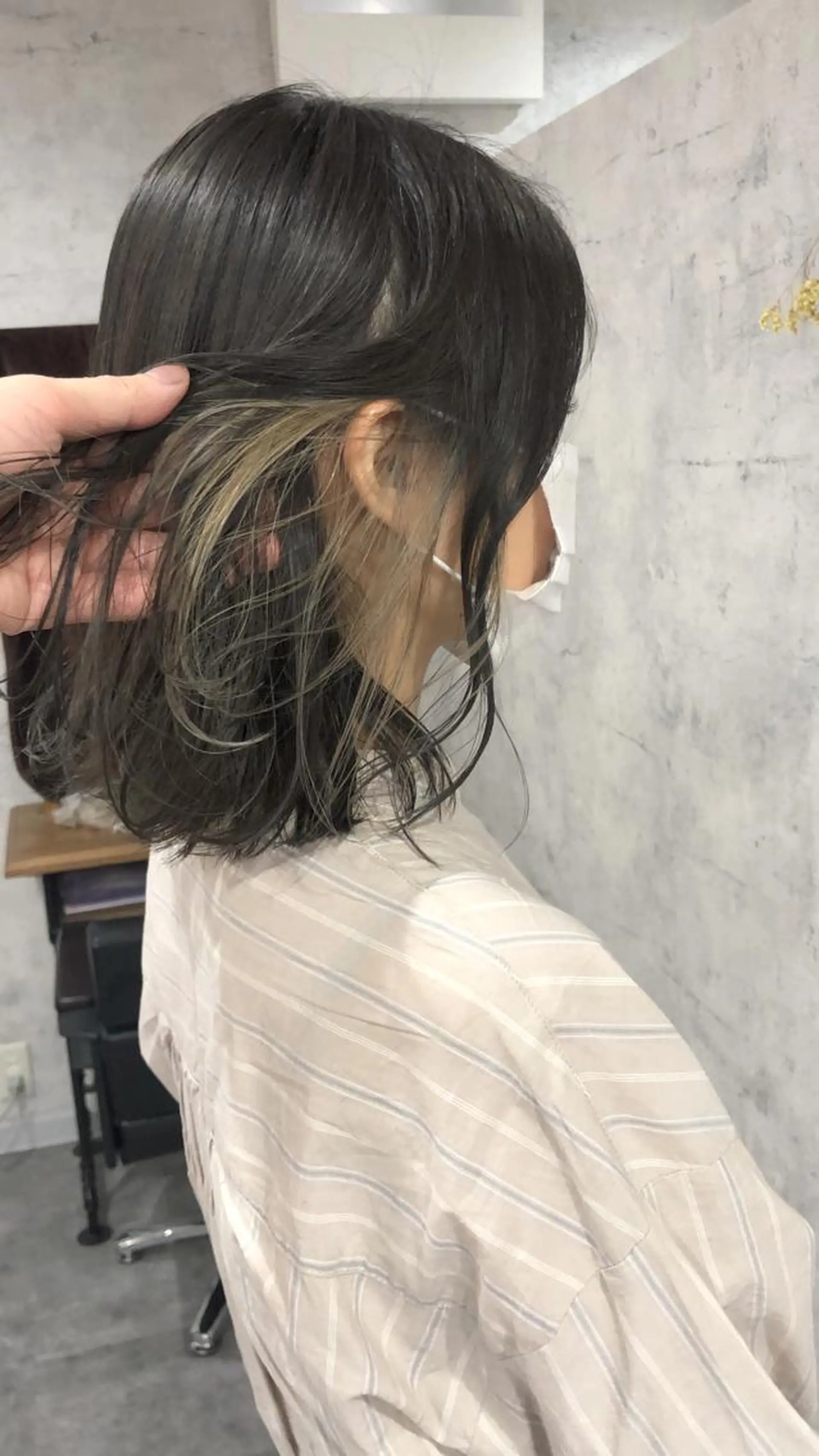 ミディアム カラー タカハシ ユウキのヘアスタイル