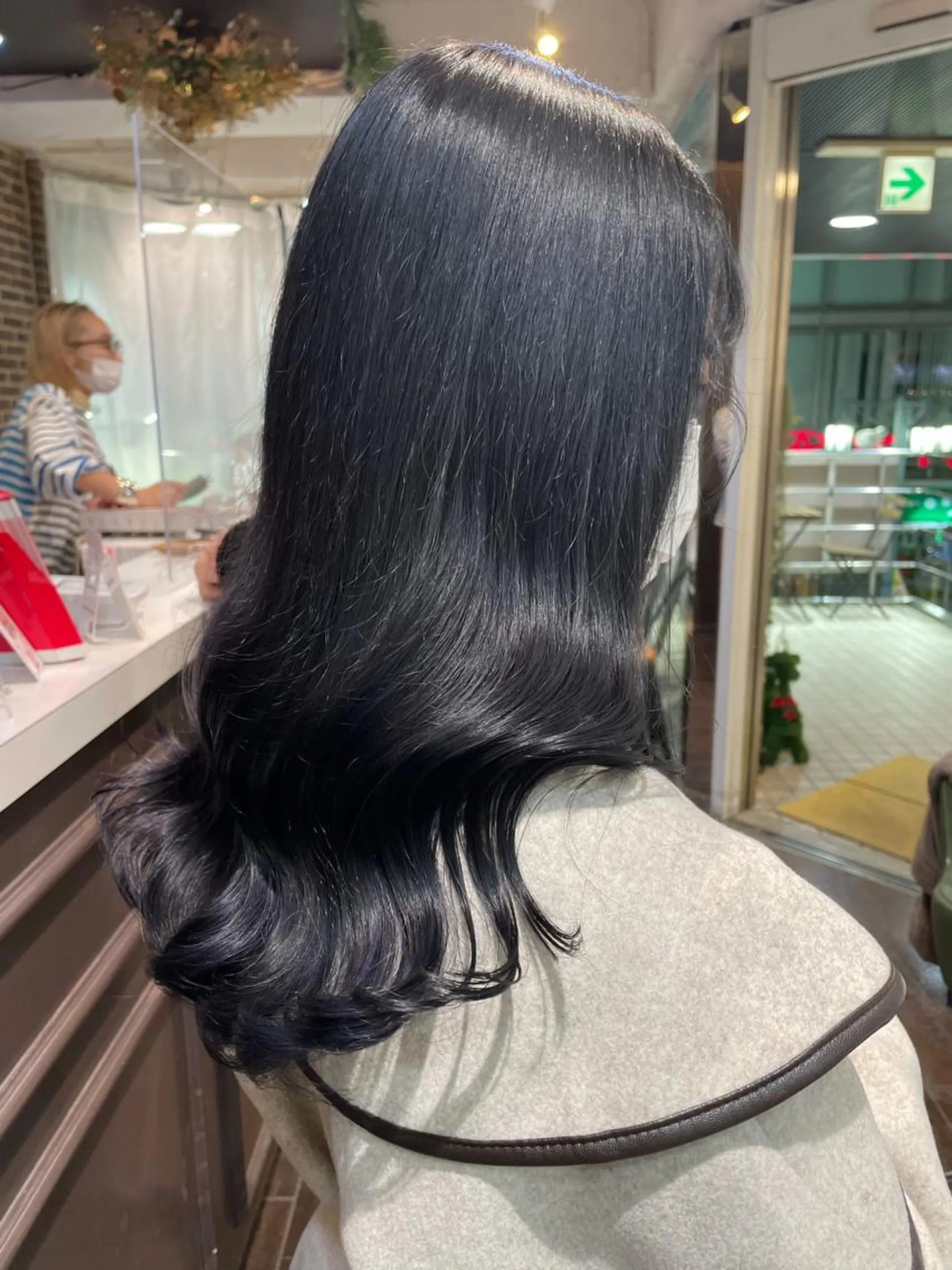 セミロング カラー 黒髪 トリートメント カット ヘアカラー トリートメント 韓国ヘア🦋 MIYUのヘアスタイル