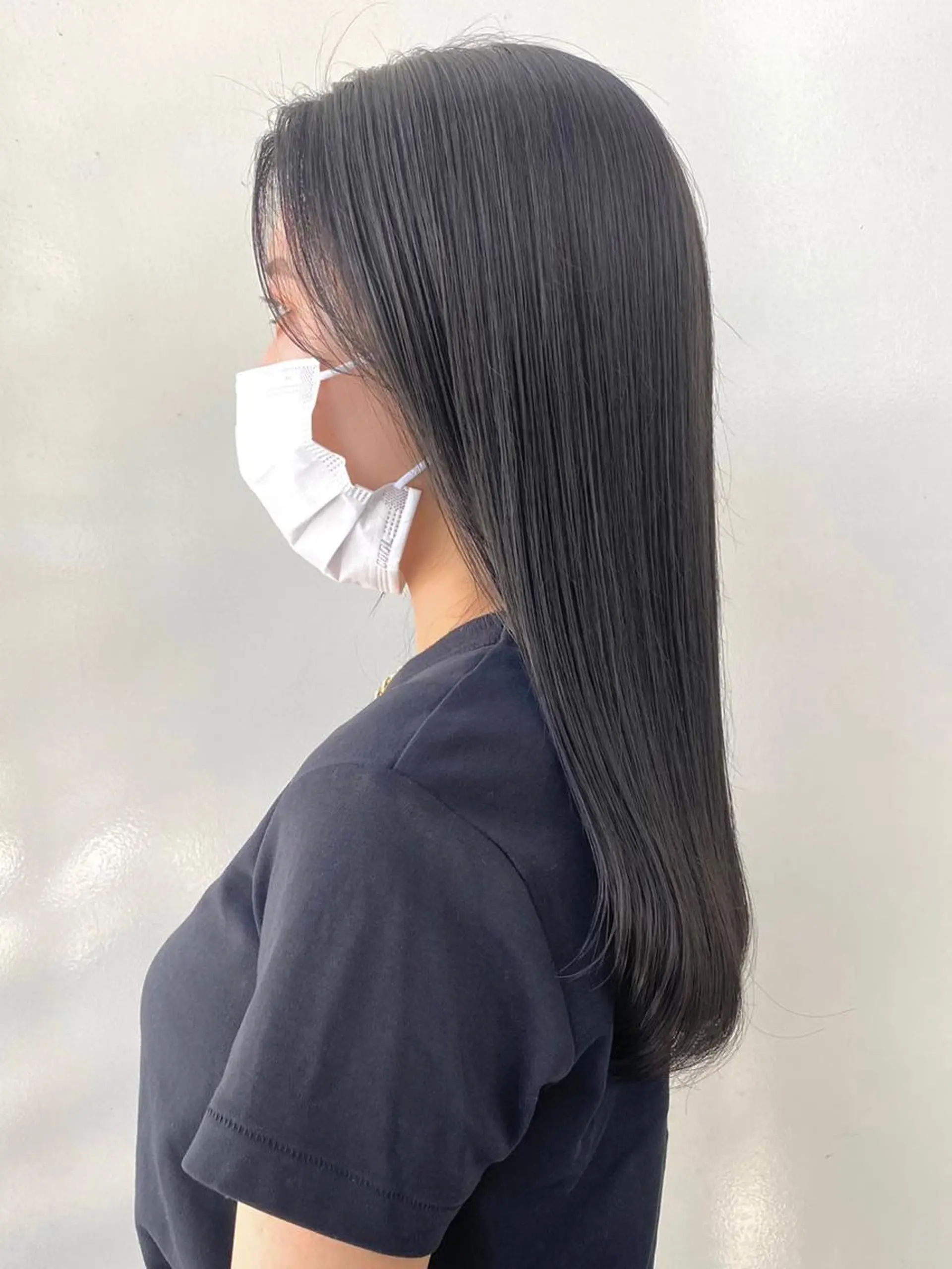 ロング カラー グレージュ ANNA ／艶髪／ハイトーンのヘアスタイル