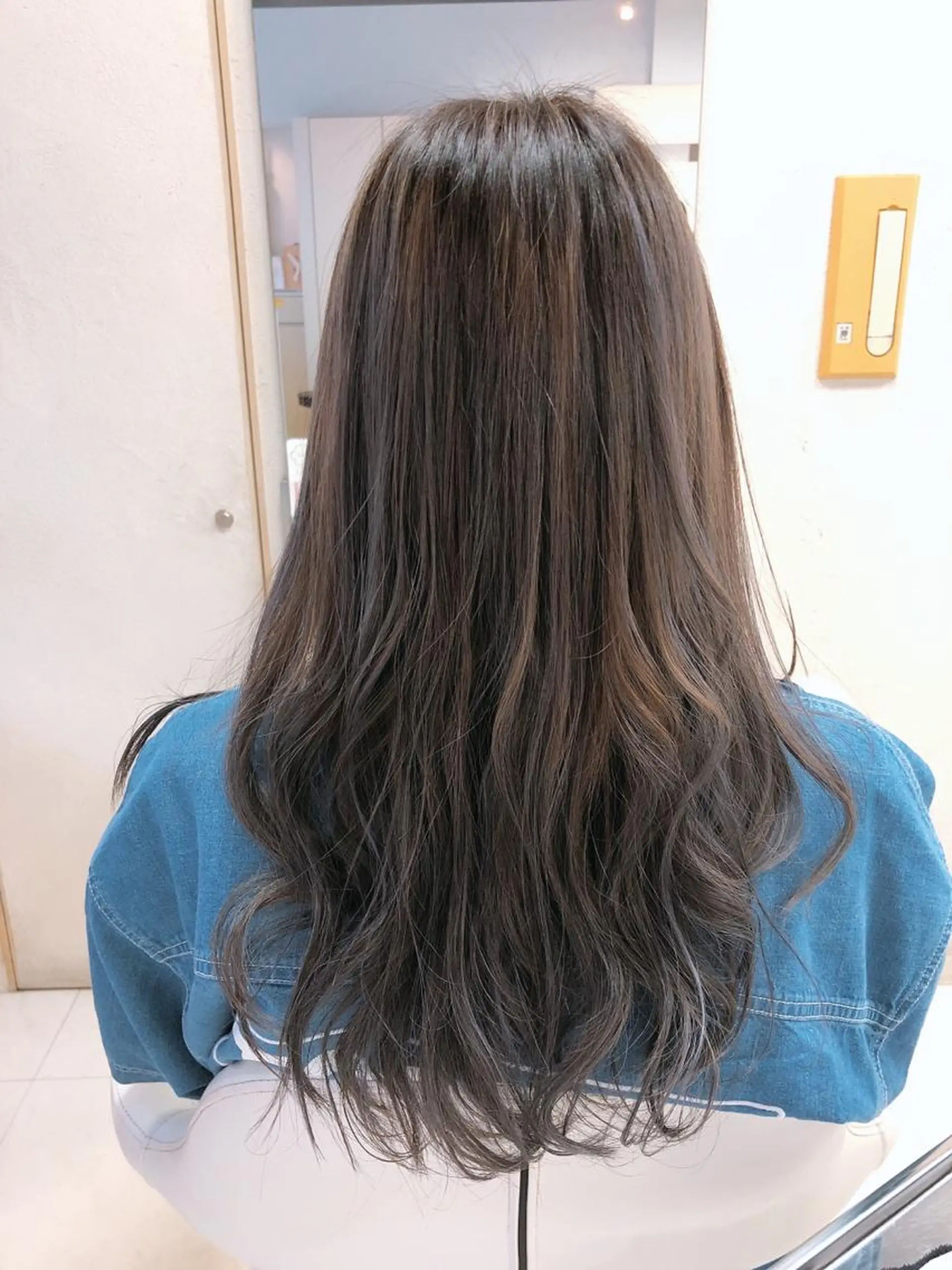 ロング ハイライト レイヤーカット ヘアカラー 阿部 美咲のヘアスタイル