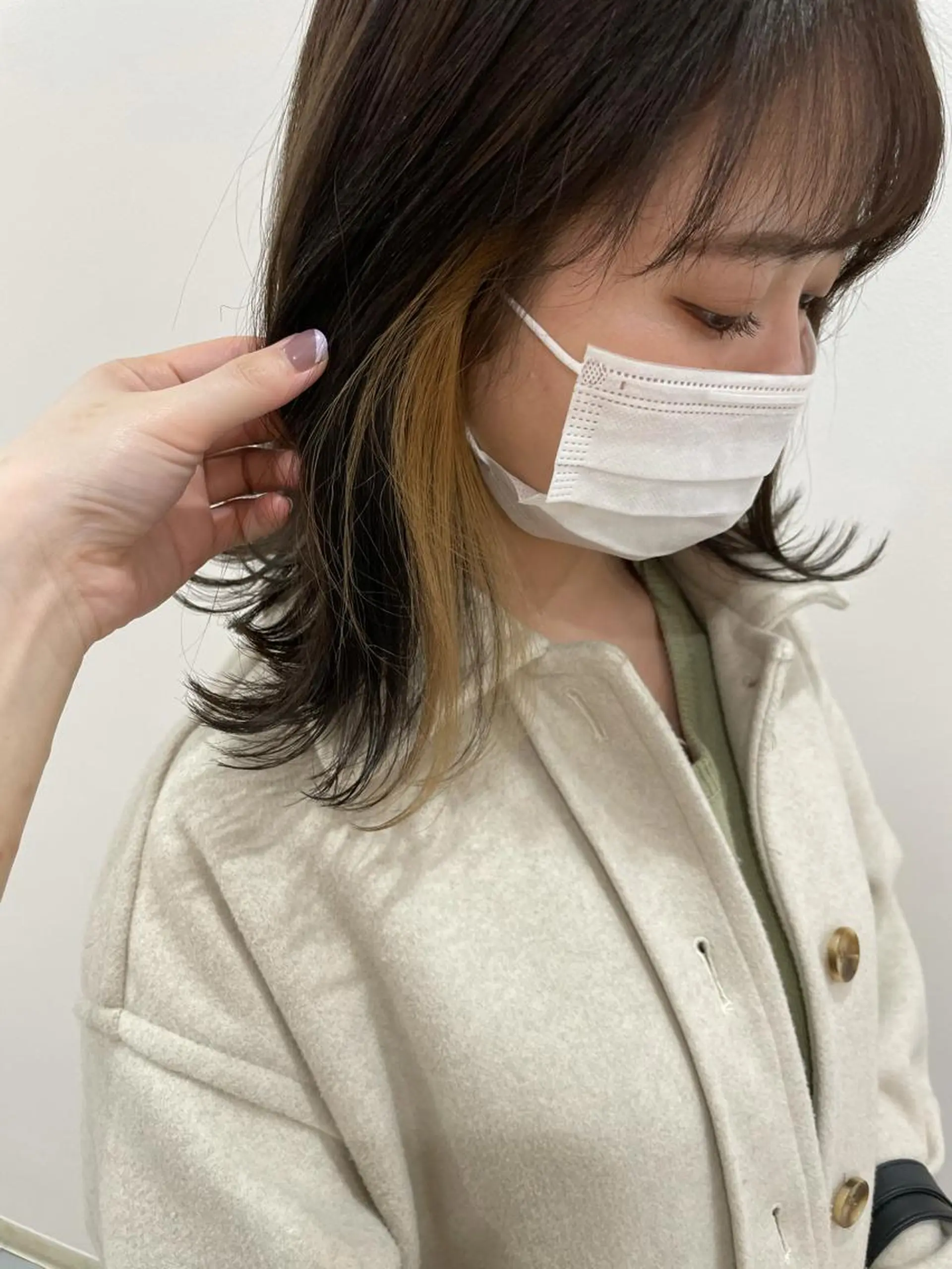 ミディアム カラー akane .のヘアスタイル