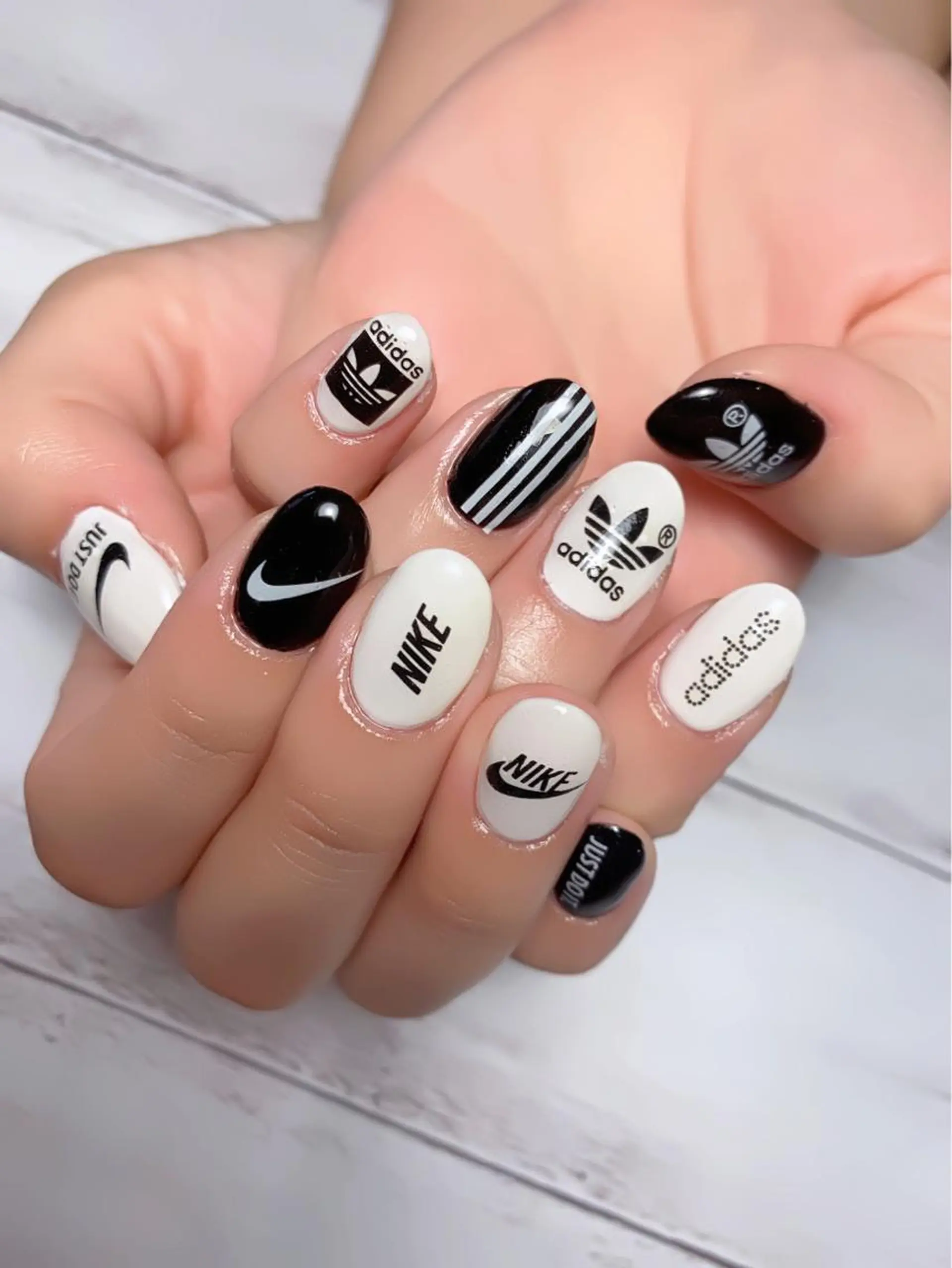 ネイル 菅野 愛花のネイルデザイン