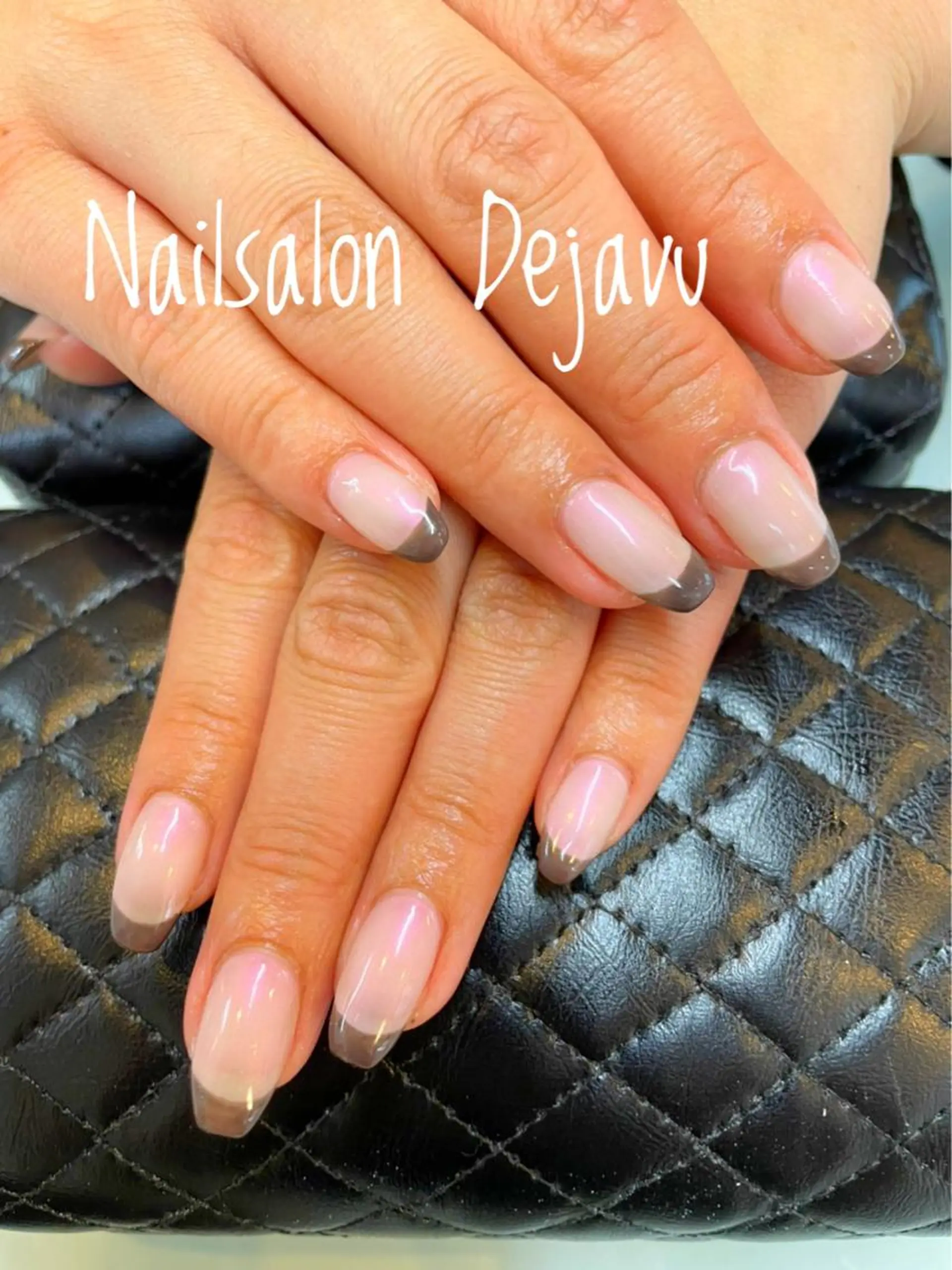 ネイル オーロラネイル ブラウン フレンチネイル 持ち込み ワンカラーネイル ハンドネイル Nailsalon Dejavu  Yokosuka所属・Nailsalon Dejavuのネイルデザイン