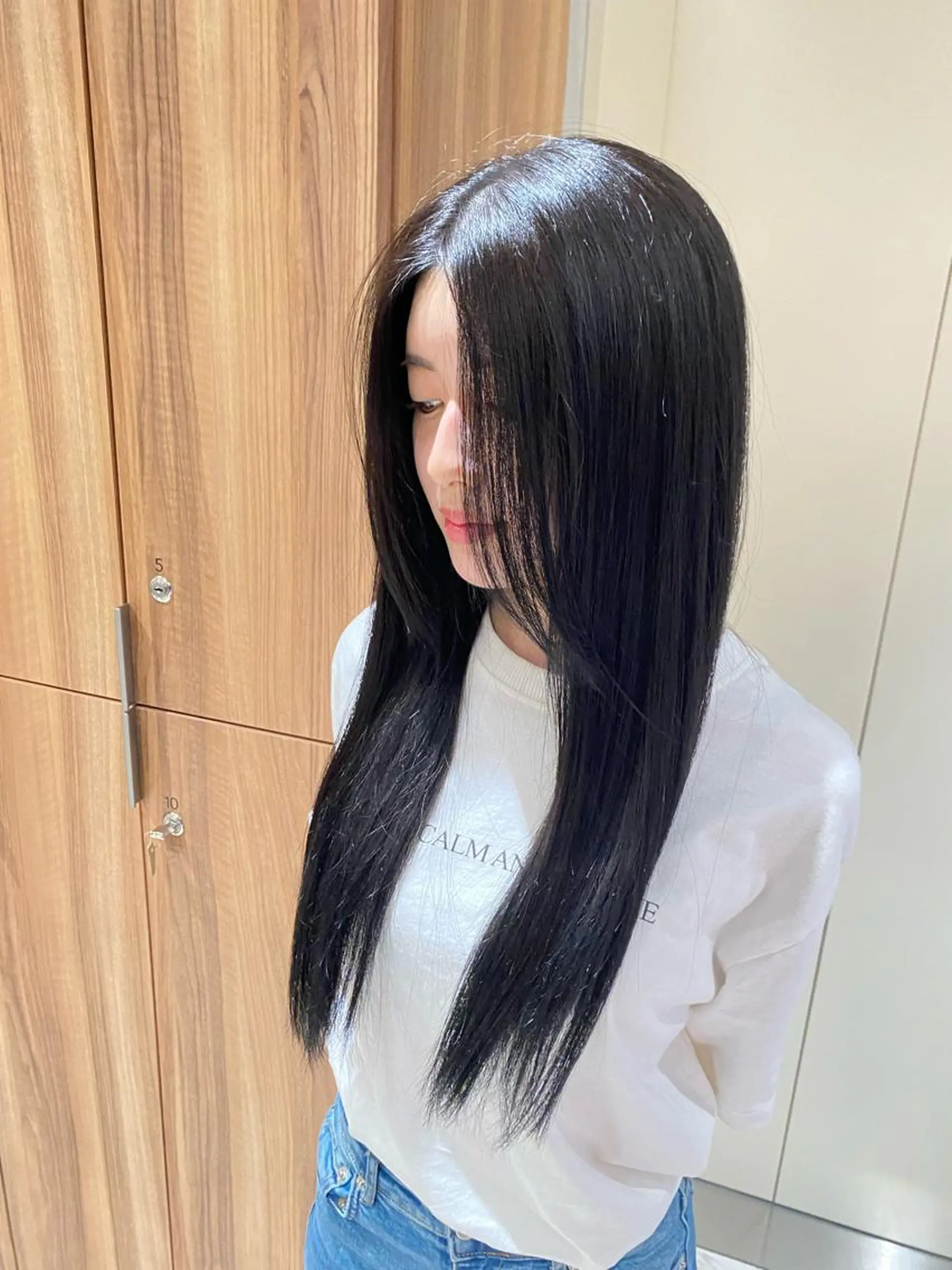 ロング ブリーチなし 寒色カラーのヘアスタイル