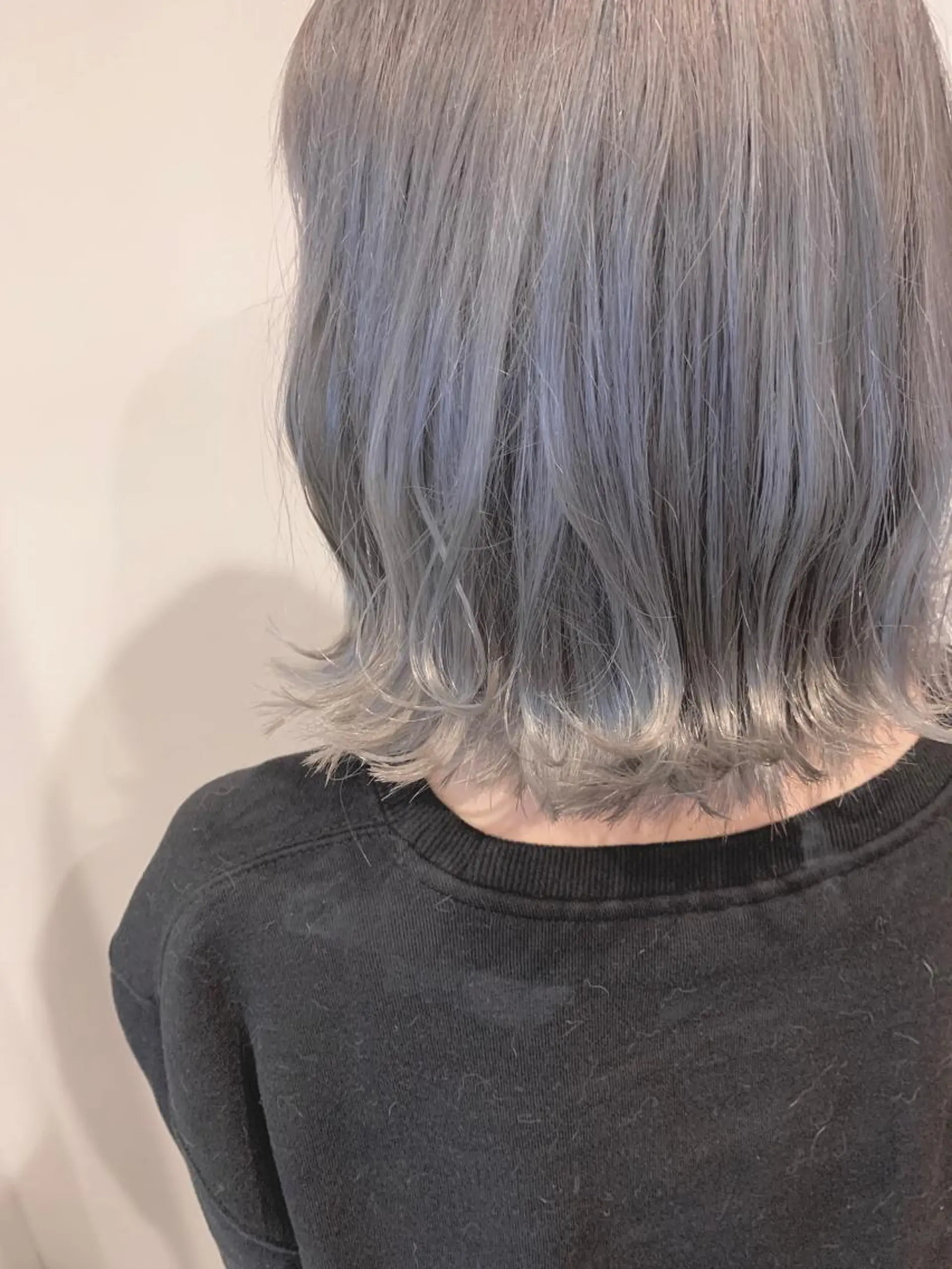 ミディアム クワハラ イオリのヘアスタイル