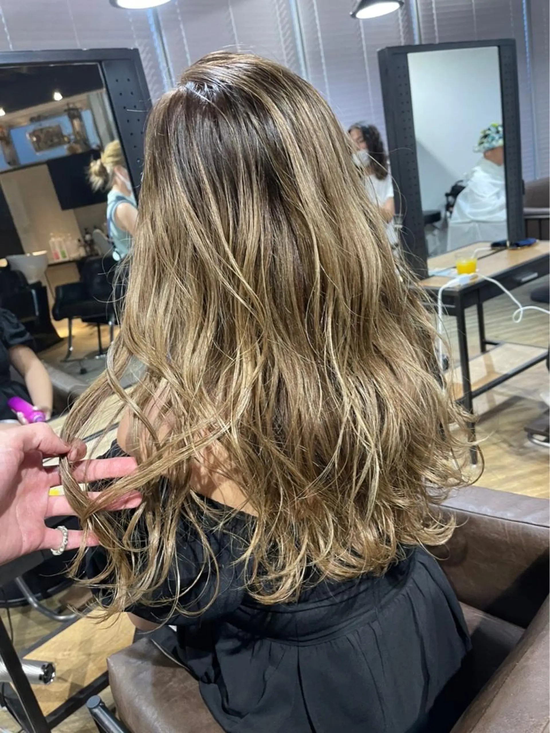 ロング カラー ブリーチ ケアブリーチ デザインカラー ダブルカラー イヤリングカラー ARCANAブリーチ レイヤーカット/原宿のヘアスタイル