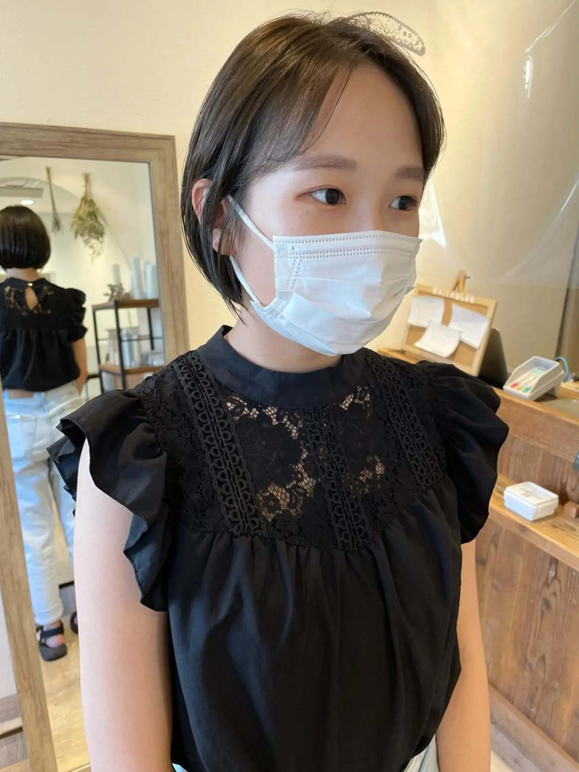 ショート カラー 切りっぱなしボブ ショートボブ 丸みショート アディクシーカラー ベージュカラー 🩰オリーブ/ ベージュ松本咲花🩰のヘアスタイル