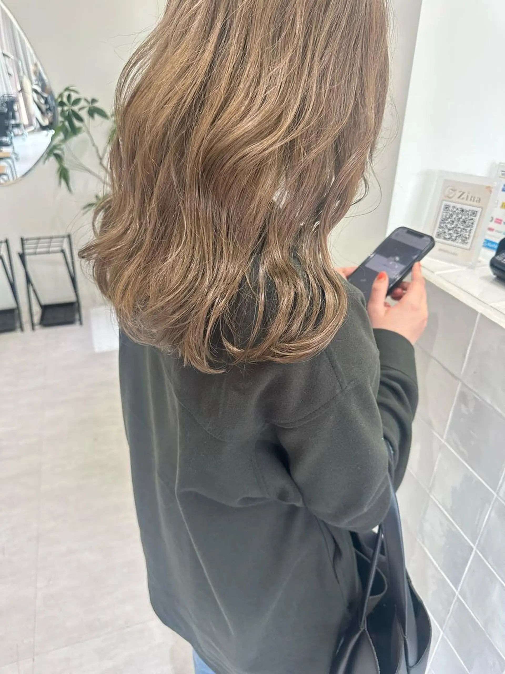 セミロング カラー アディクシーカラー ブリーチ ケアブリーチ デザインカラー ダブルカラー 韓国ヘア顔周りカット 艶髪ベージュtamaのヘアスタイル