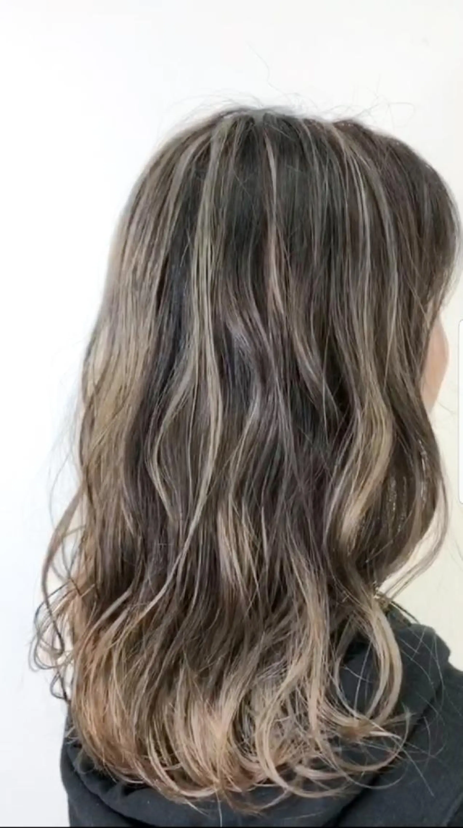 ミディアム レイヤーカット lucca by jb 行徳所属・✂️関川 恭平のヘアスタイル