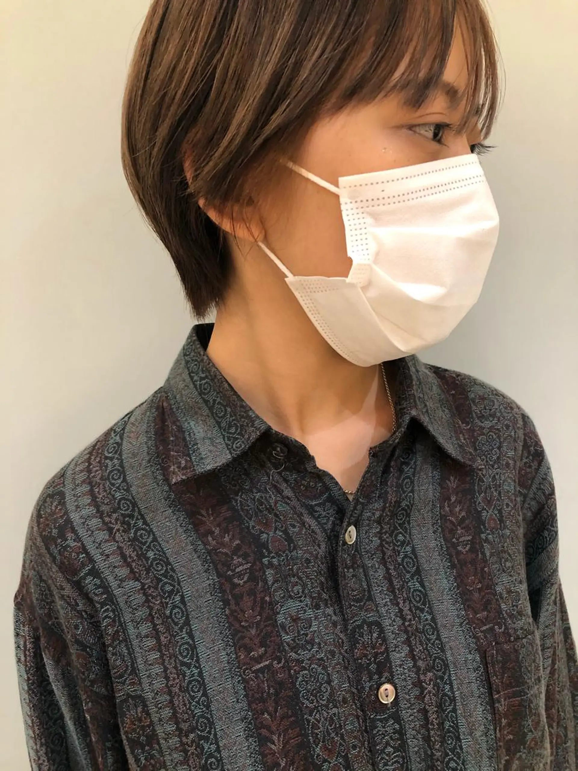 ショート カラー ベージュカラー モカベージュ ショートヘア カット ヘアカラー トリートメント ケアブリーチ/ エクステ/レイヤーのヘアスタイル