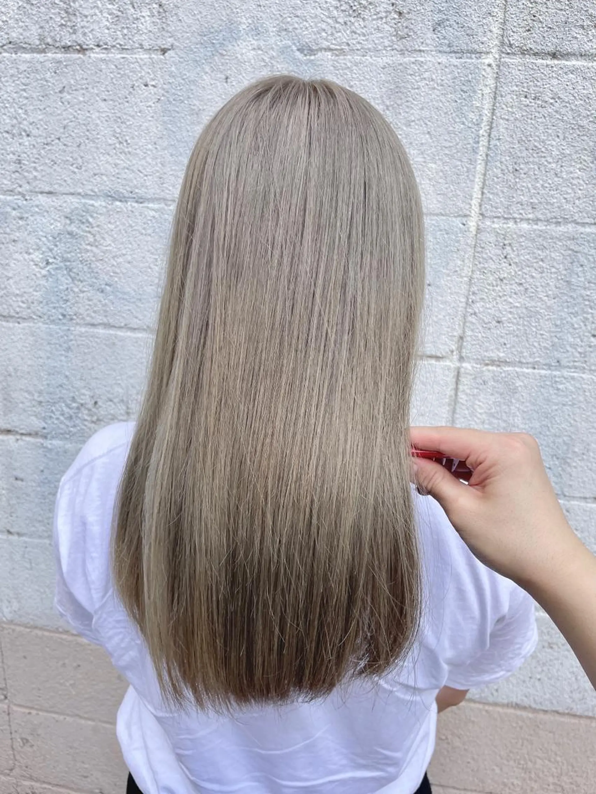 ロング カラー ブリーチ グレージュ ヘアカラー トリートメント ヘアアレンジ にいた　かづしげのヘアスタイル